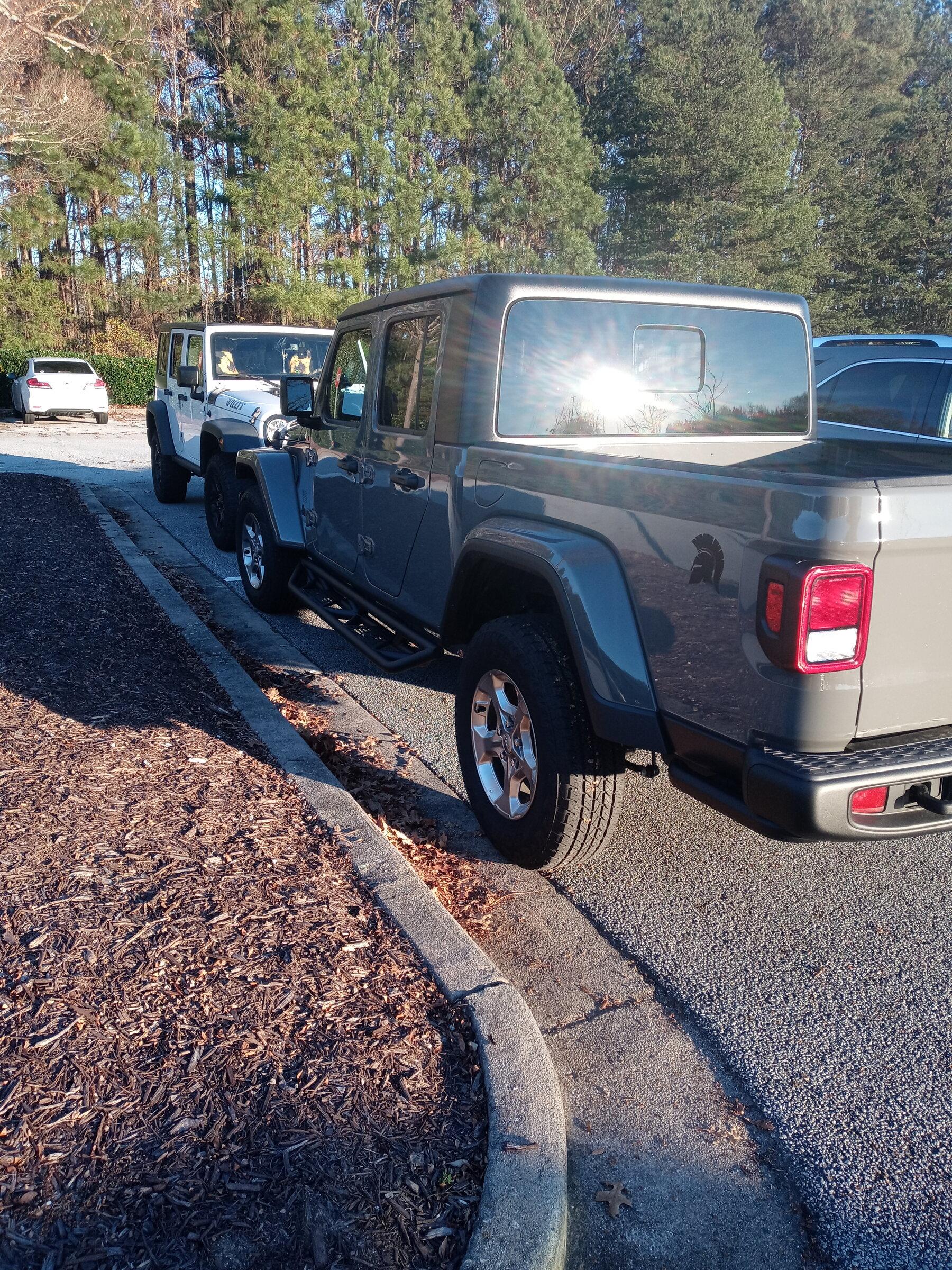 Jeep Gladiator Jeeps Parking Next To Jeeps 20211214_164816