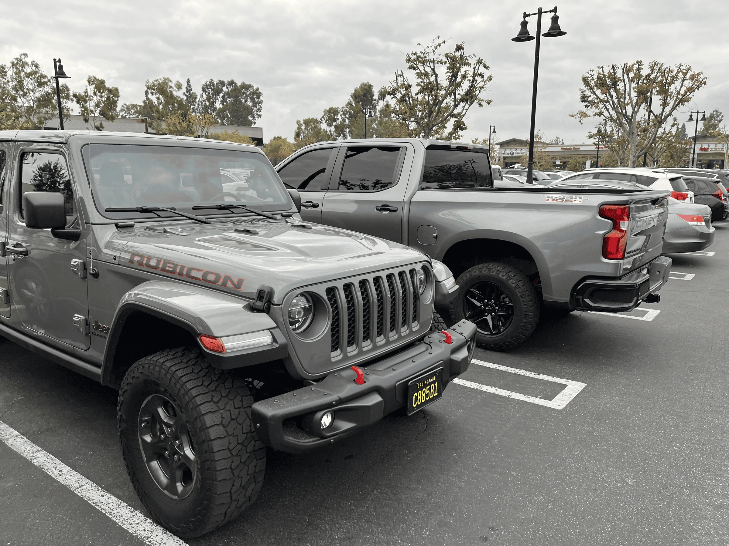 Jeep Gladiator Jeeps Parking Next To Jeeps tempImagexMTdQk