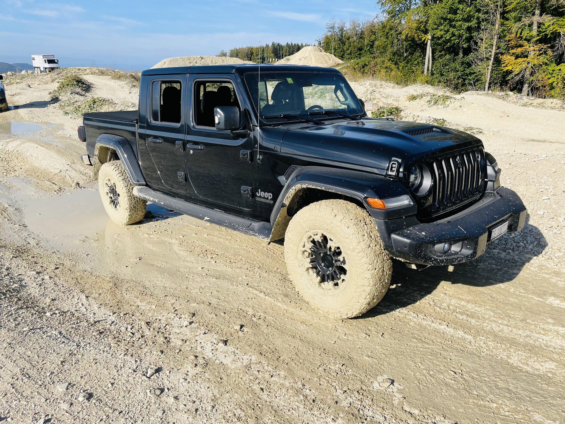 Jeep Gladiator Anyone have an all-black that they've added decals or trim to? E74C1A34-7399-4916-837A-2686EF8EBC90