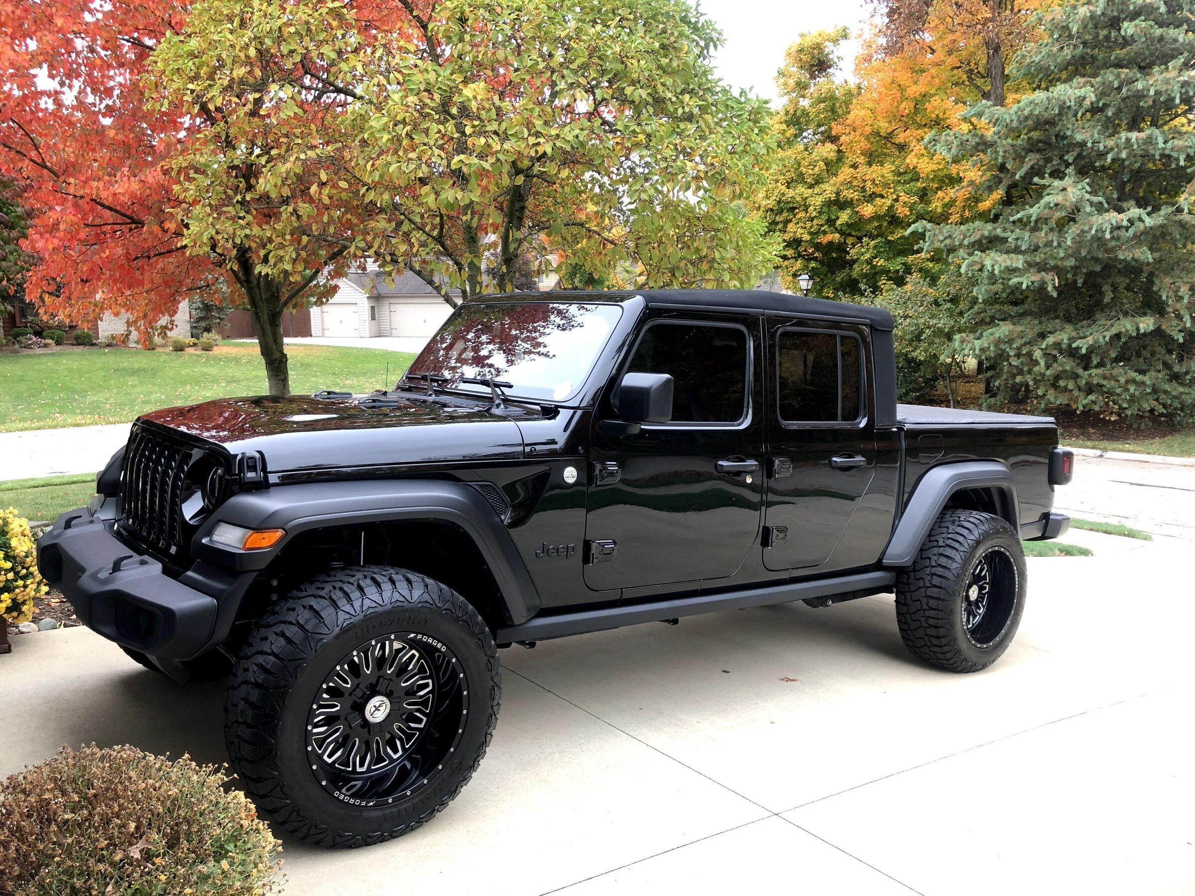 Jeep Gladiator Anyone have any ideas on stopping the roof vibration from wind on my 2020 gladiator soft top? A51CD175-CA08-4411-9155-6B9BF7D0FF7F
