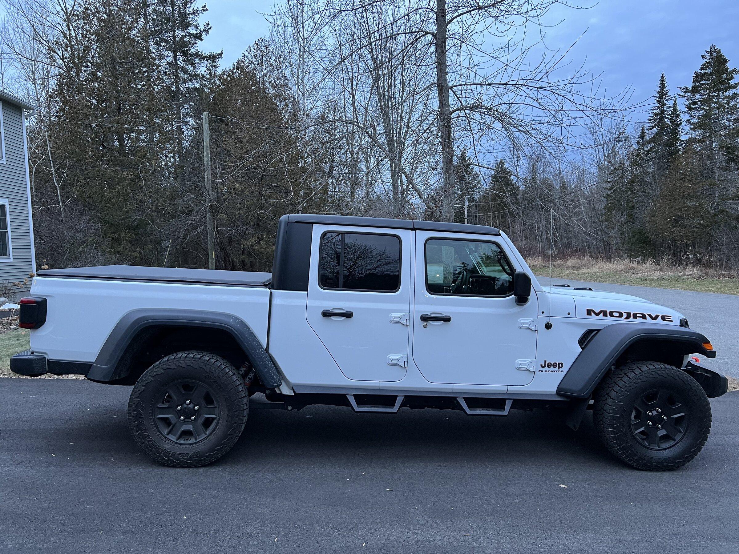 Jeep Gladiator Rough Country Contoured Drop Steps ... 25C39326-845B-47B0-A748-12105978C1FF