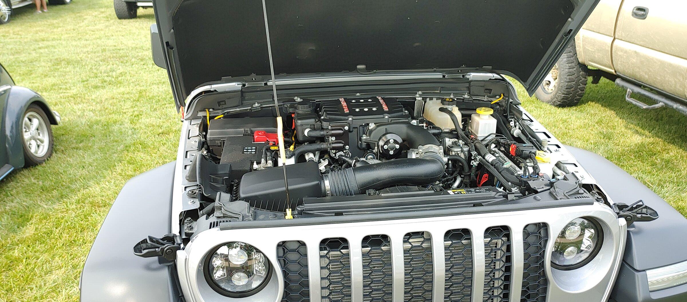 Jeep Gladiator New Willys JT and no engine cover 0807210937a