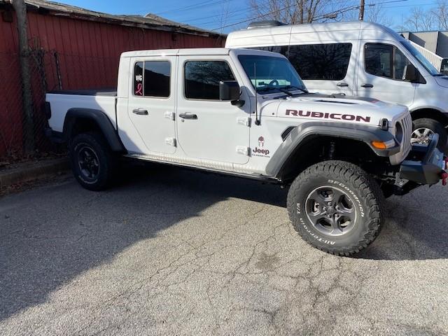 Jeep Gladiator Gladiators on Mopar 2" Lift Kit JT 3