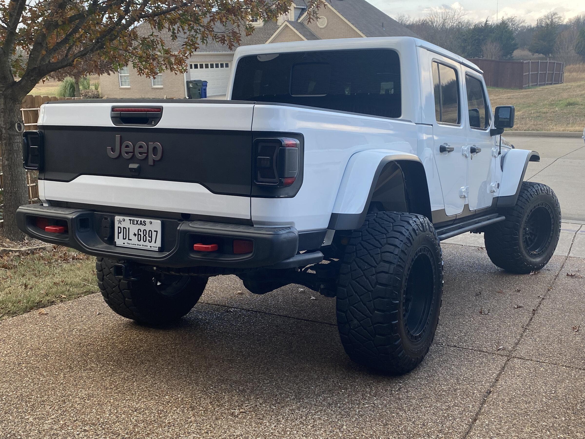 Jeep Gladiator BRIGHT WHITE Gladiator JT Club 72E19FE4-9192-4BF7-8FDE-81CBA69D97AD