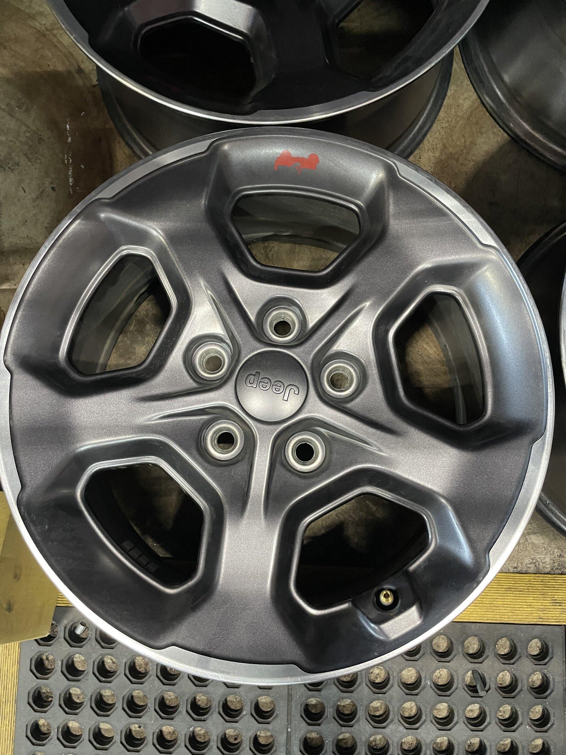 Jeep Gladiator Individual rubi wheels FB2513C3-9470-4776-910E-16FD6D37E9CD