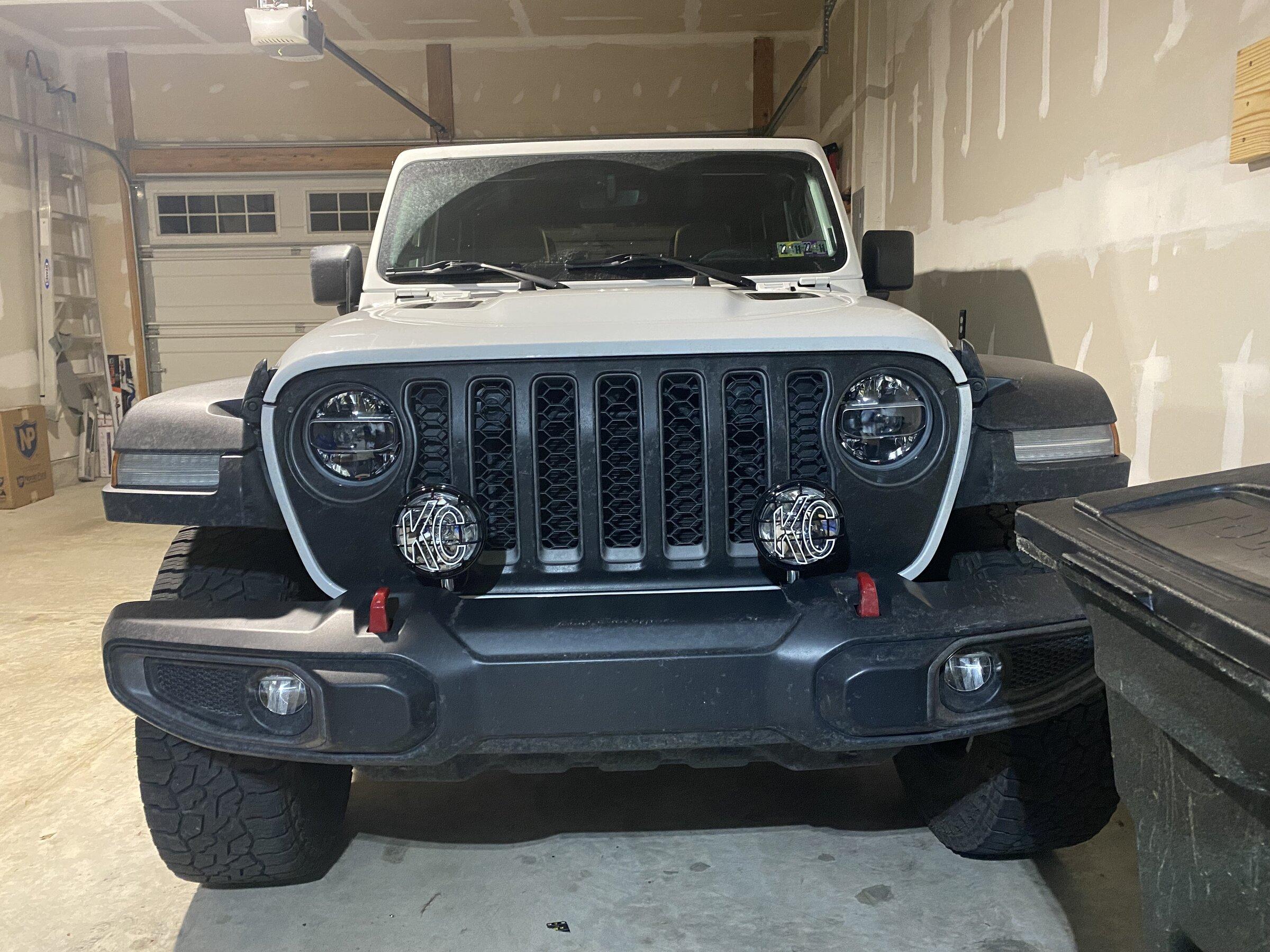 Jeep Gladiator KC Halogen lights to JT Aux switches IMG_2196