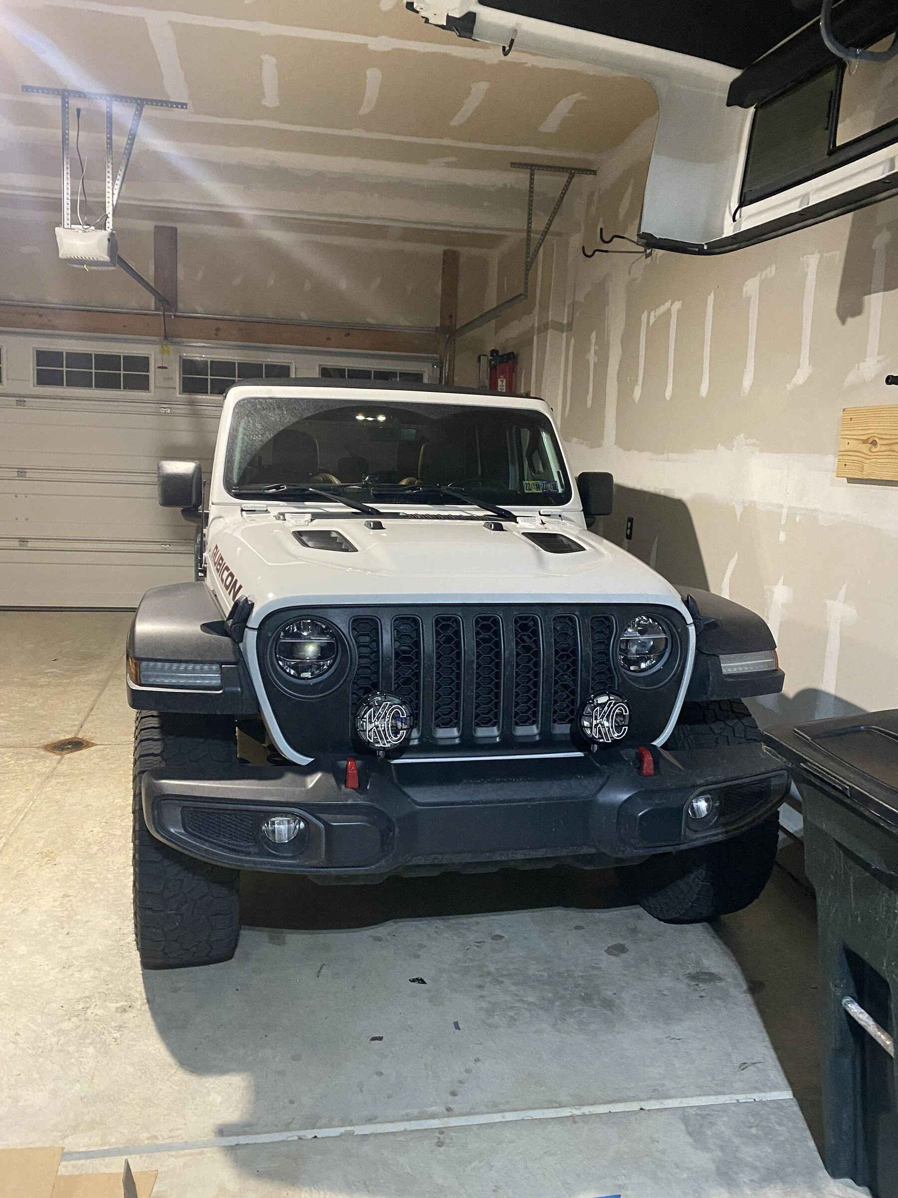 Jeep Gladiator KC Halogen lights to JT Aux switches IMG_2197