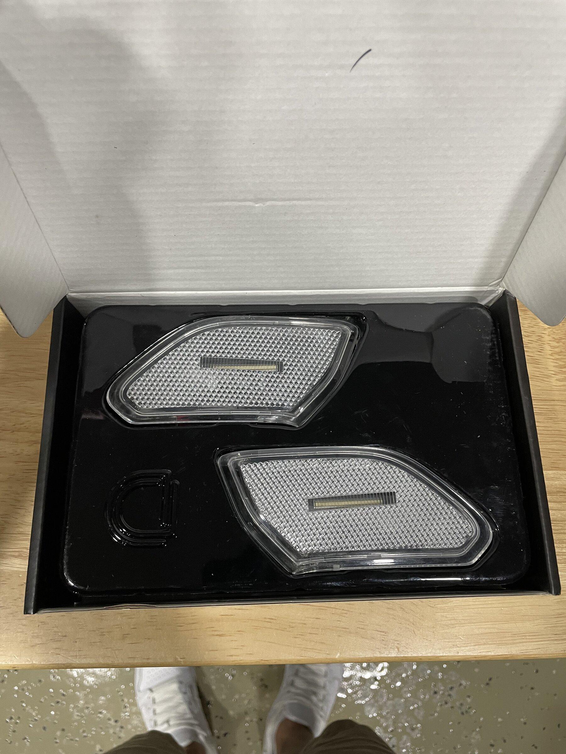 Jeep Gladiator Aftermarket LED taillights & Diode dynamics clear corner markers 71E9C1C4-E656-49BA-BA69-809A11E6E937