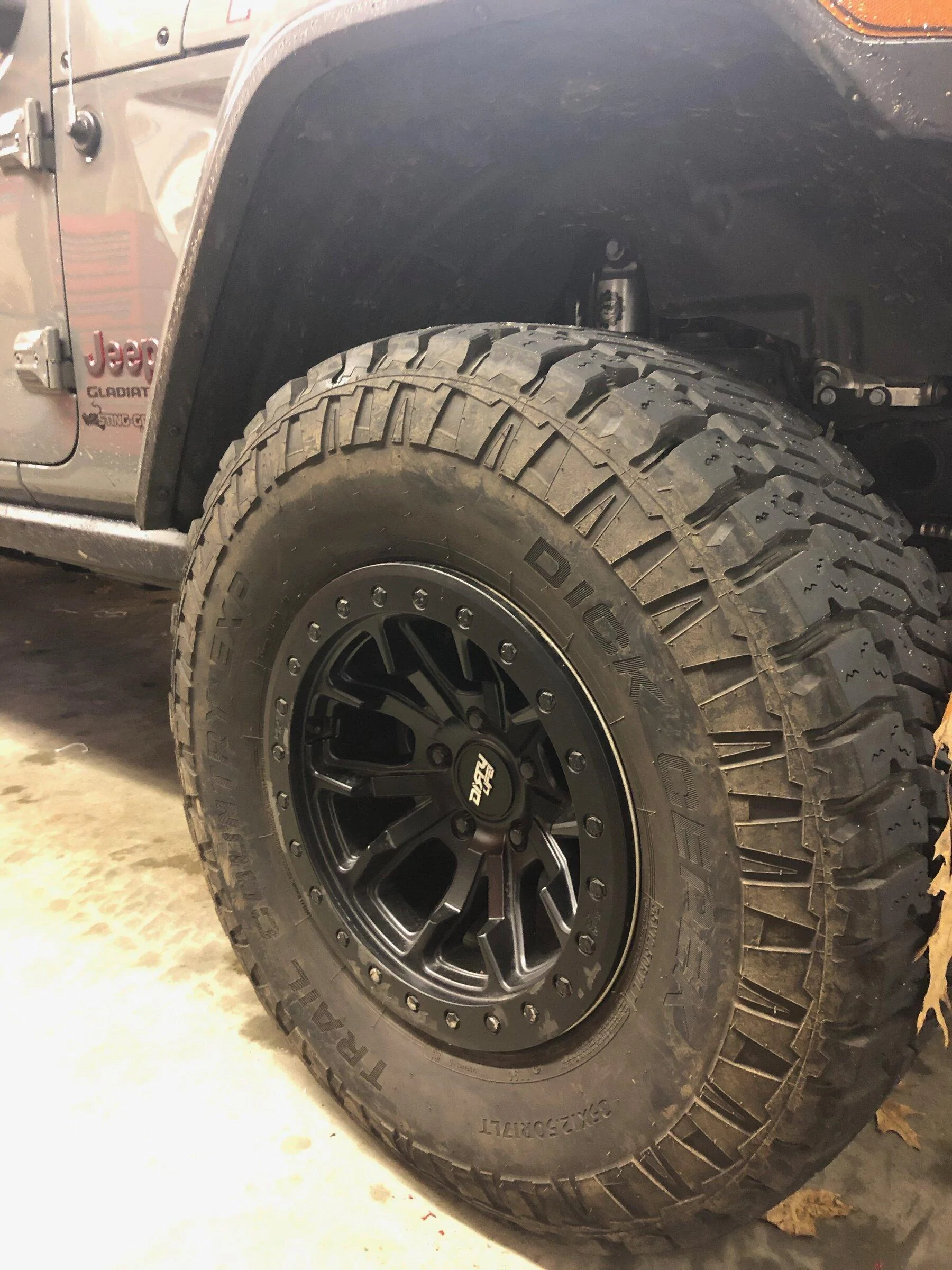 Jeep Gladiator DirtyLife Beadlocks w/ 35s IMG_3649