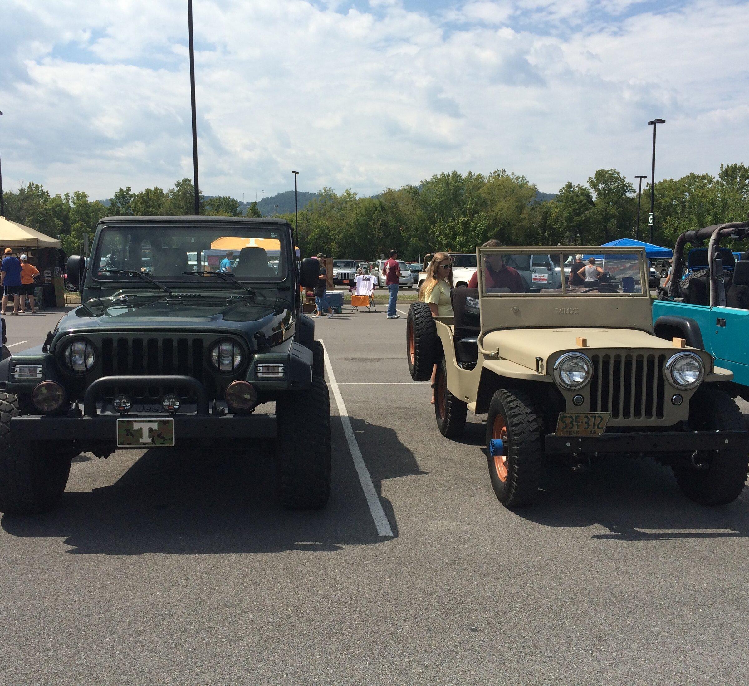 Jeep Gladiator Jeeps Parking Next To Jeeps A76B8189-FE6F-441F-AE9F-6096A96097A4