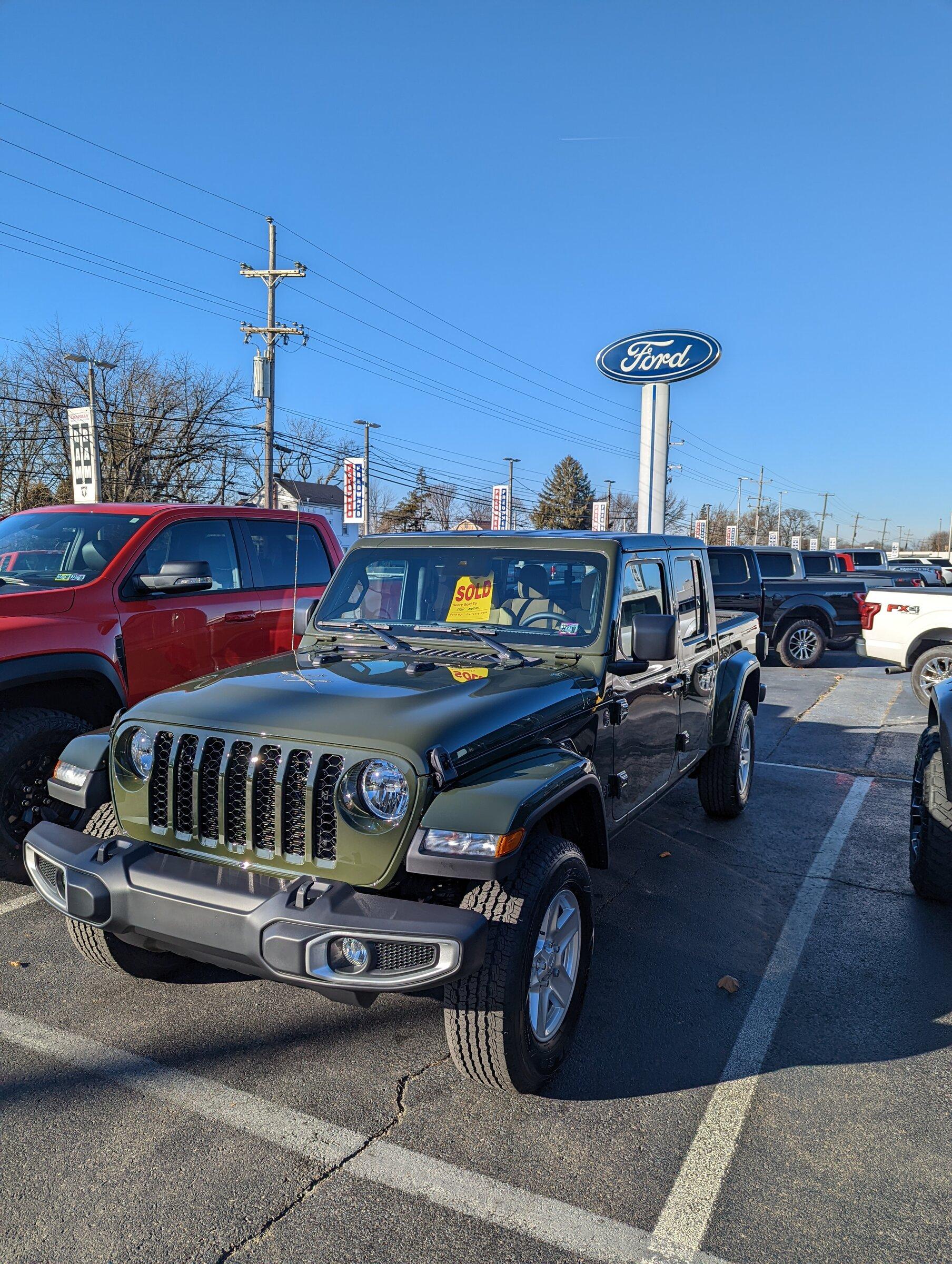 Jeep Gladiator MY22 Only - Anyone moved to D1? PXL_20211220_190327929