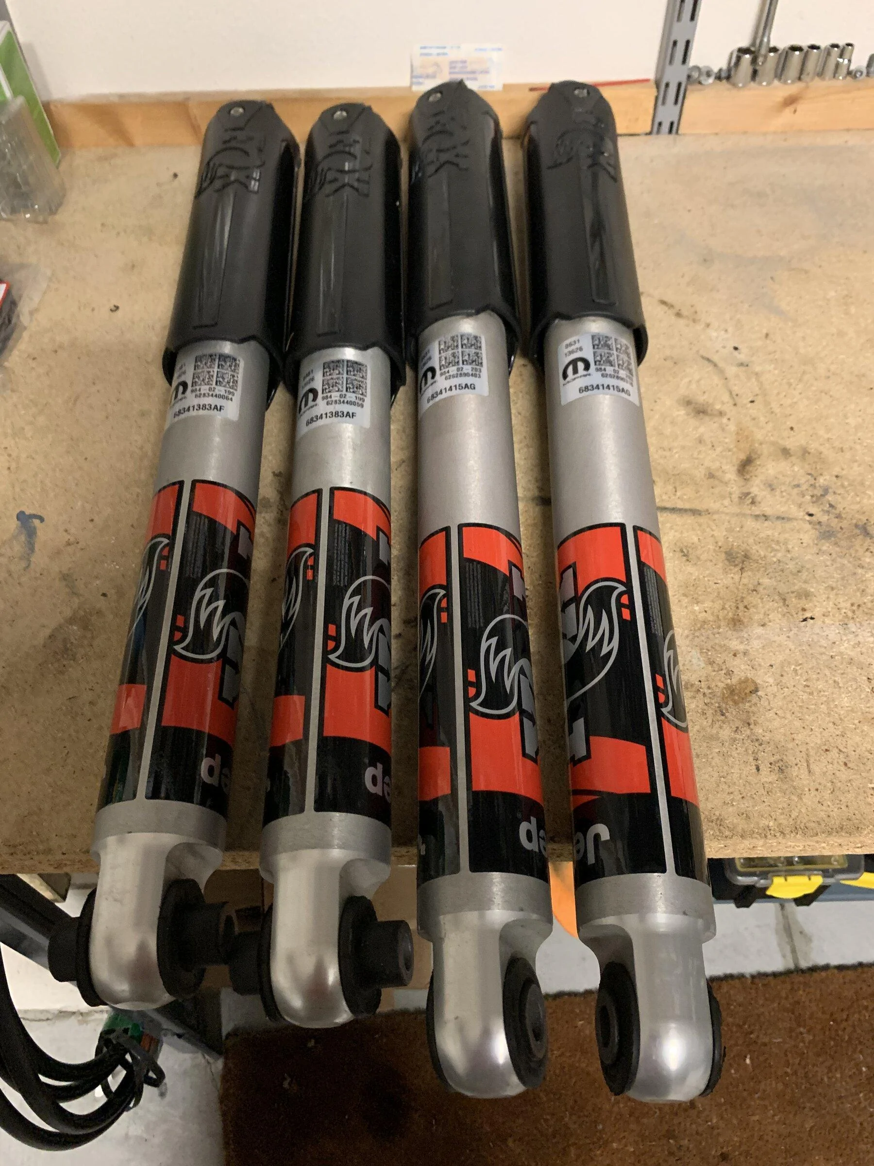 Jeep Gladiator Fox Shocks (4) used 5E081098-F058-46C6-B53F-AE2EF80D0D60