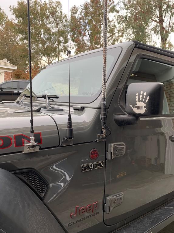 Jeep Gladiator CB Antenna in OEM Radio Location? LRQAz3