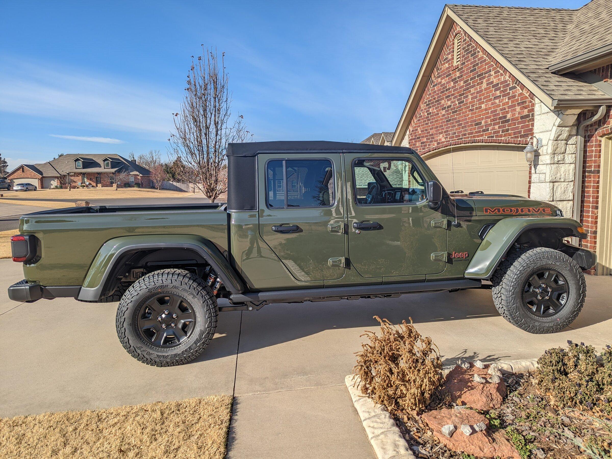 Jeep Gladiator SARGE GREEN Gladiator club PXL_20211221_163340386.NIGHT