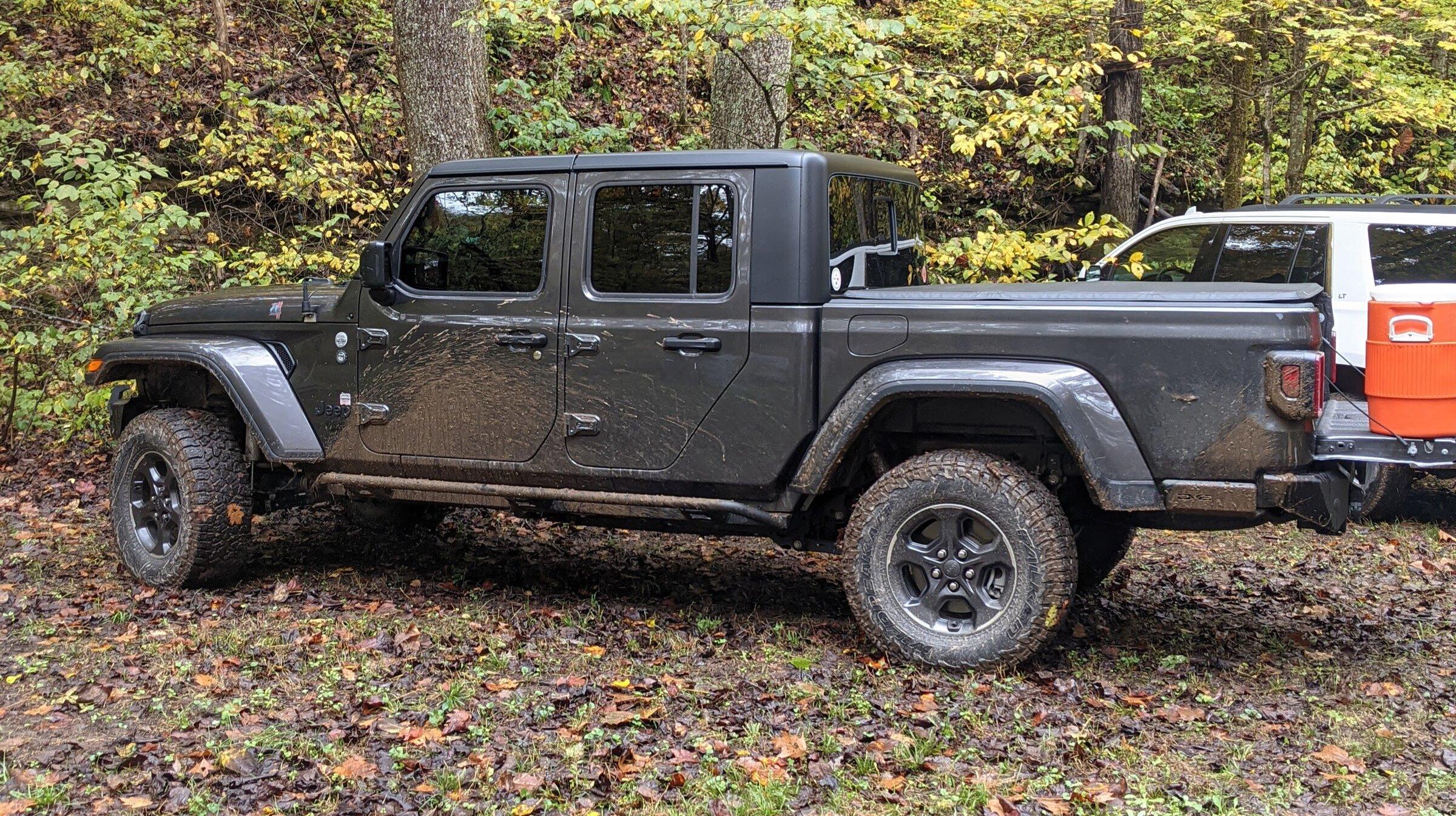 Jeep Gladiator mopar 2in lift original_ec70f7a6-2712-406b-ae0f-8d88c92275b5_PXL_20211030_195140521.MP
