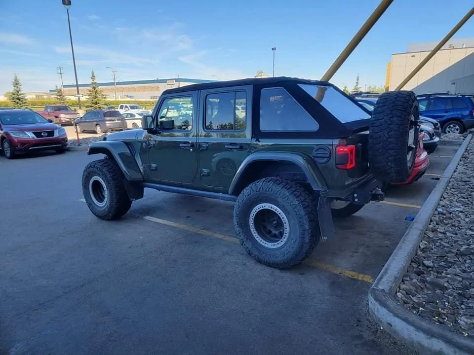 Jeep Gladiator Anyone here from Alberta? Calgary, Red dear and Edmonton? 70903