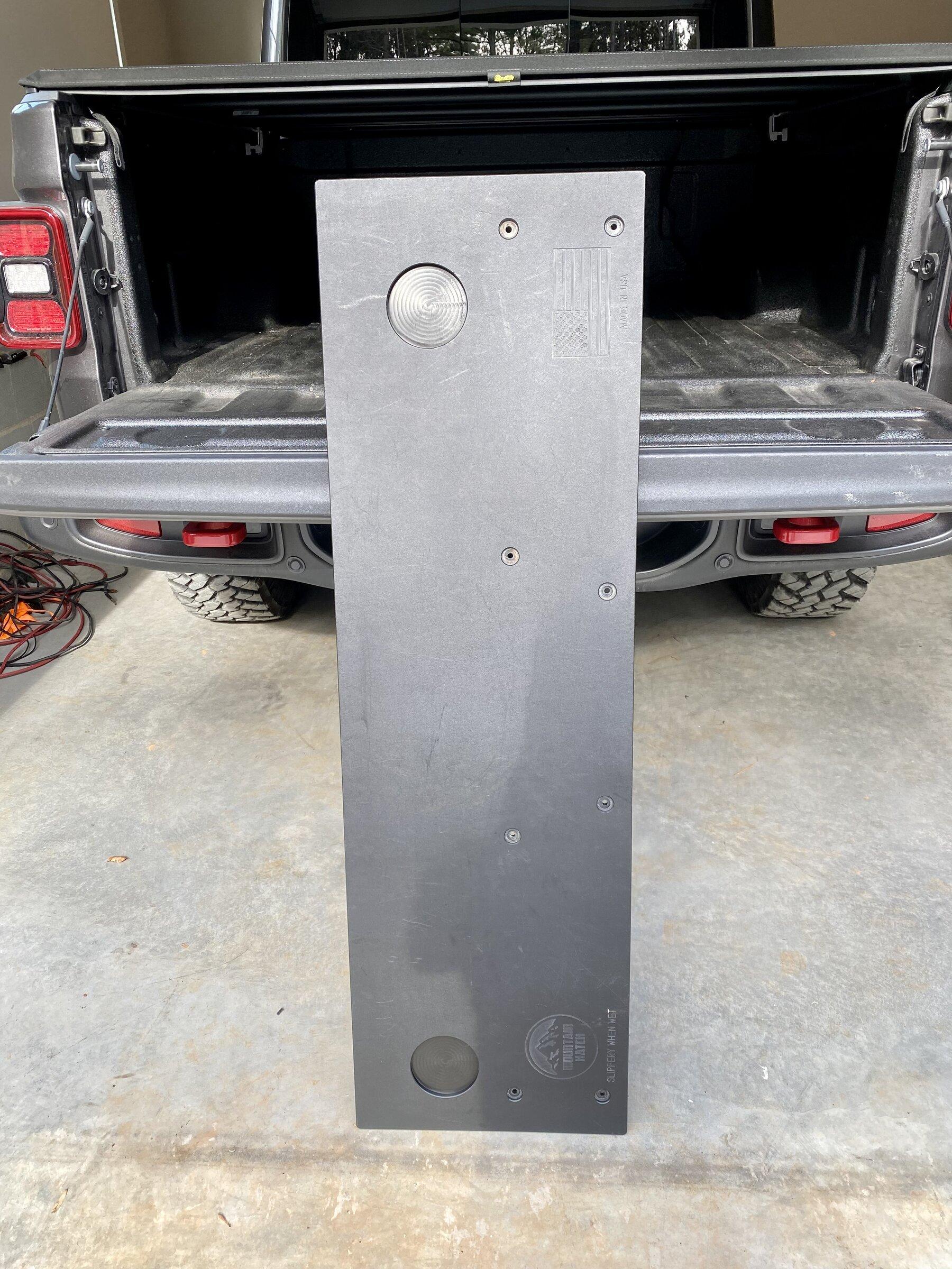 Jeep Gladiator Mountain Hatch - Black 8096F205-5B5A-4476-BD9D-98B763D41348