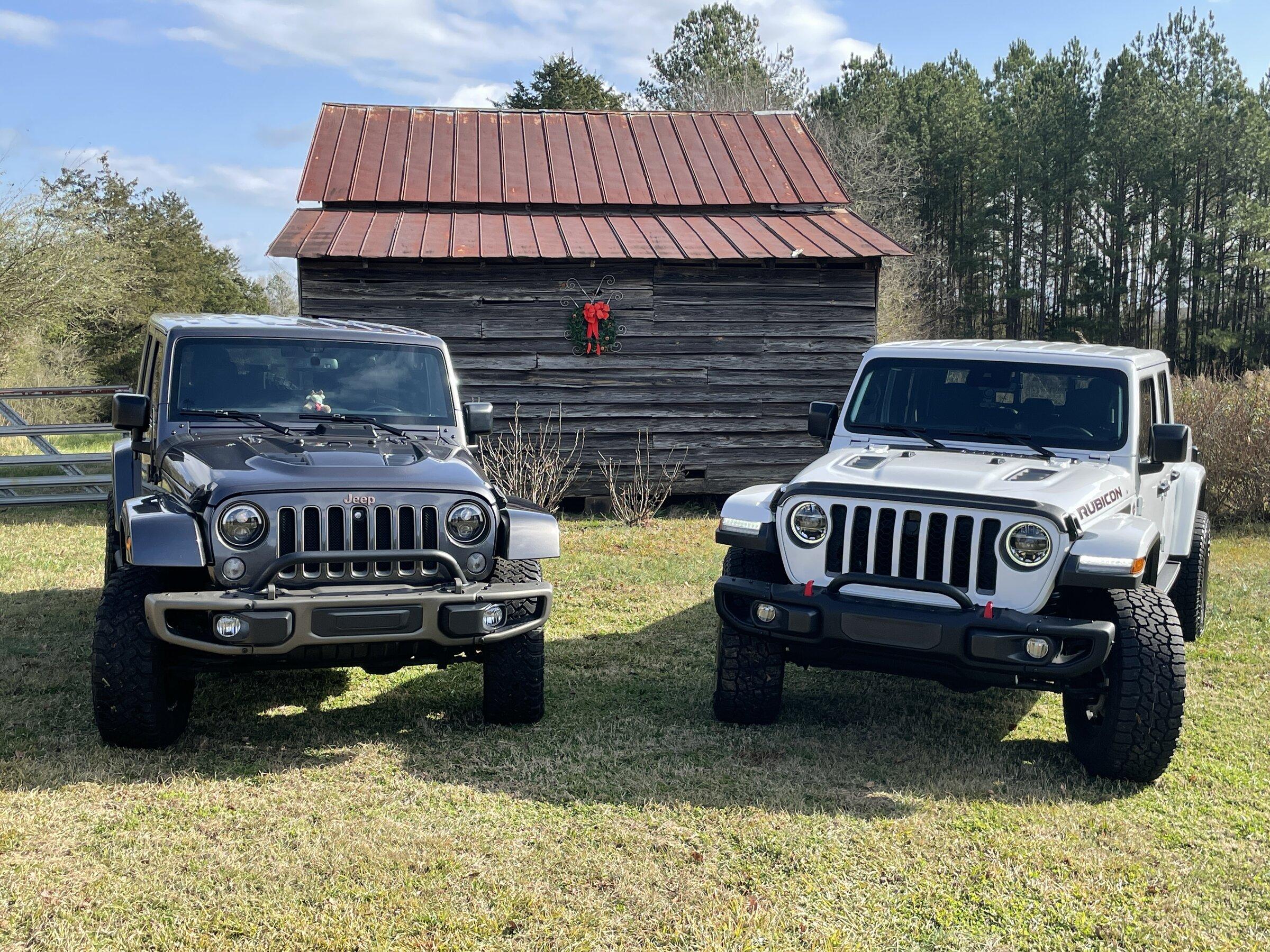 Jeep Gladiator Jeeps Parking Next To Jeeps 217A3363-D5D3-4855-9313-41F6D8BC7B06