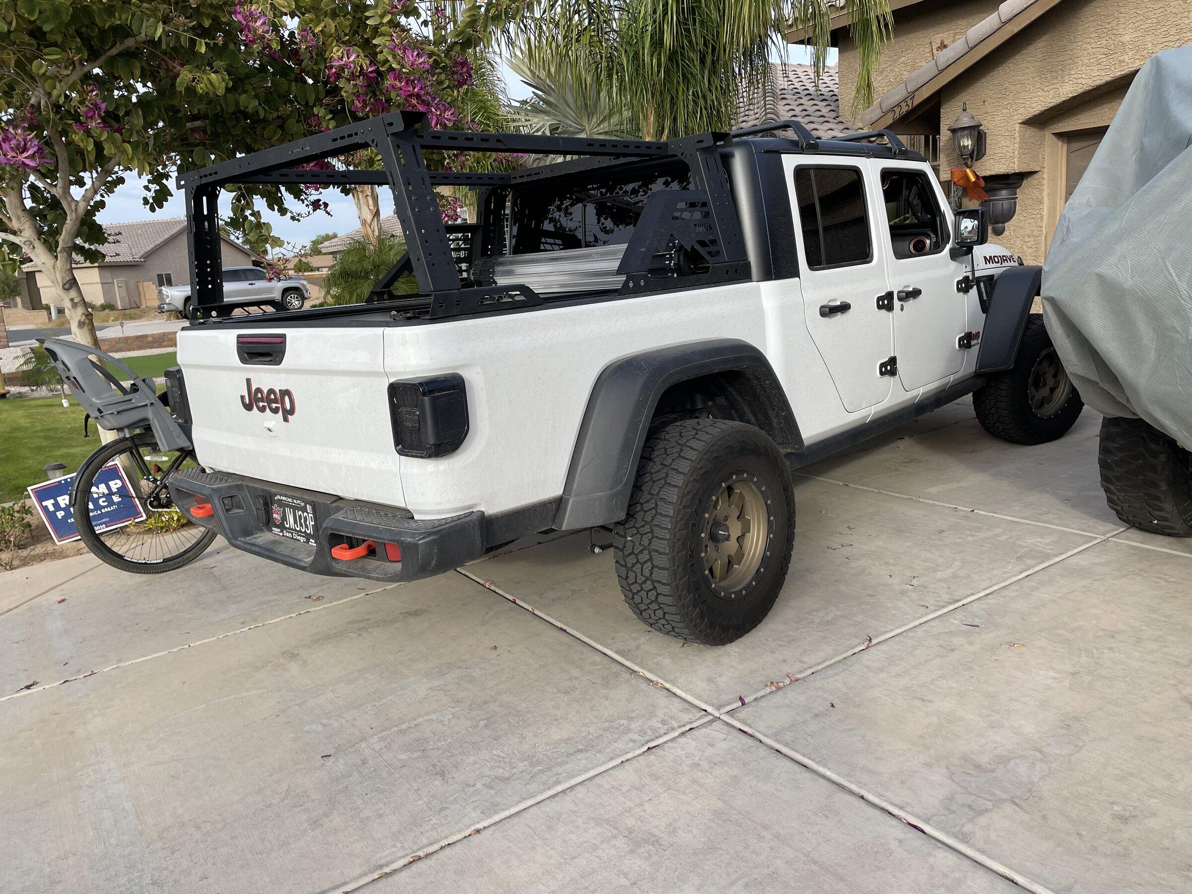 Jeep Gladiator Bed cover with bed rack 0B657F58-5855-4A31-B1F0-66E7C394F8C2