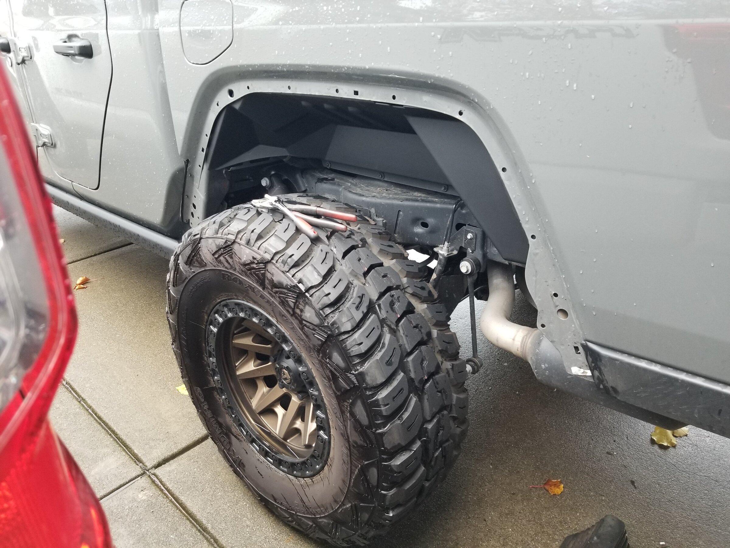 Jeep Gladiator Rugged Ridge rear inner fender liners 20211225_161420