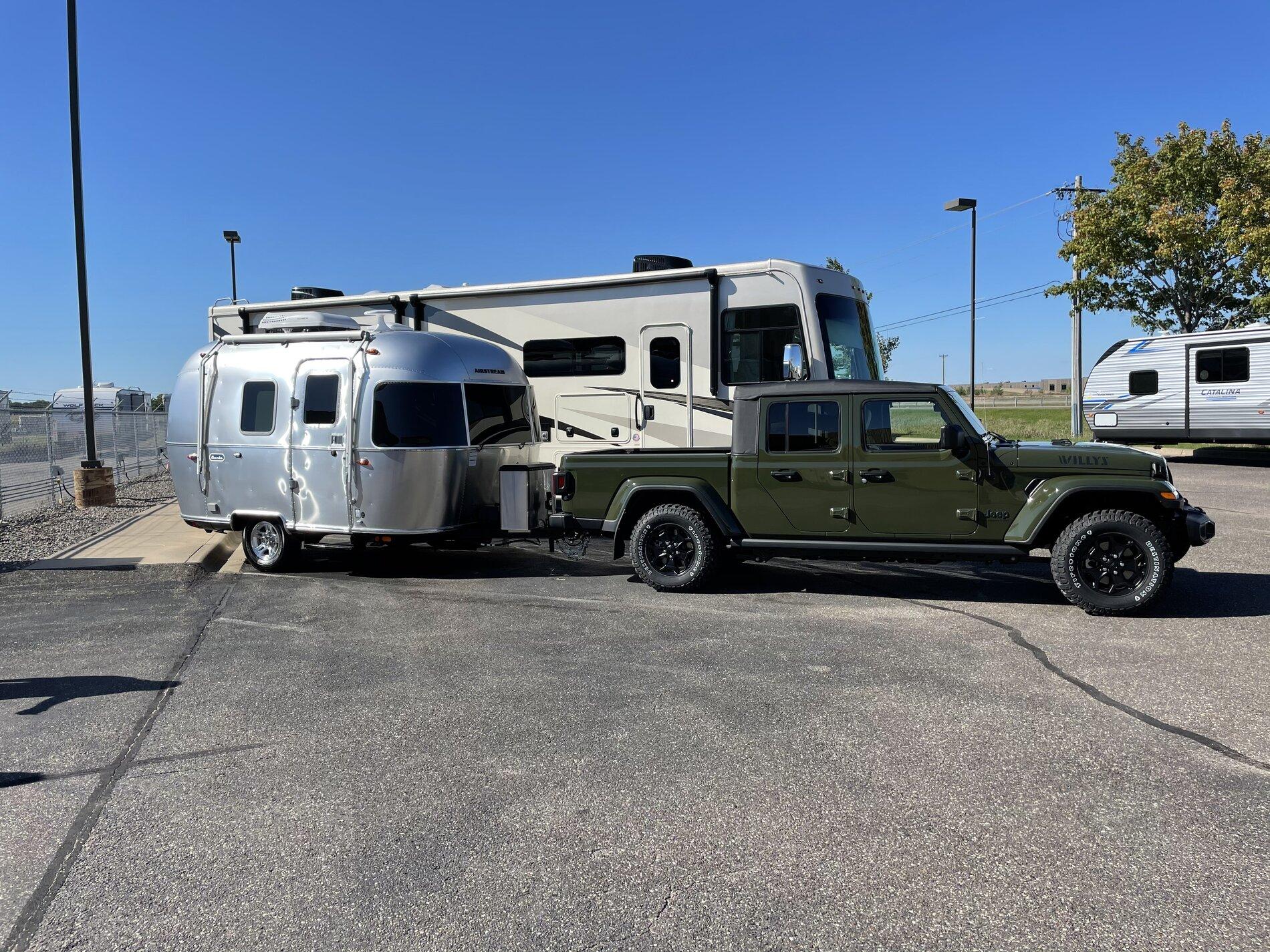 Jeep Gladiator Dodge F8 Green vs. Sarge Green IMG_1417