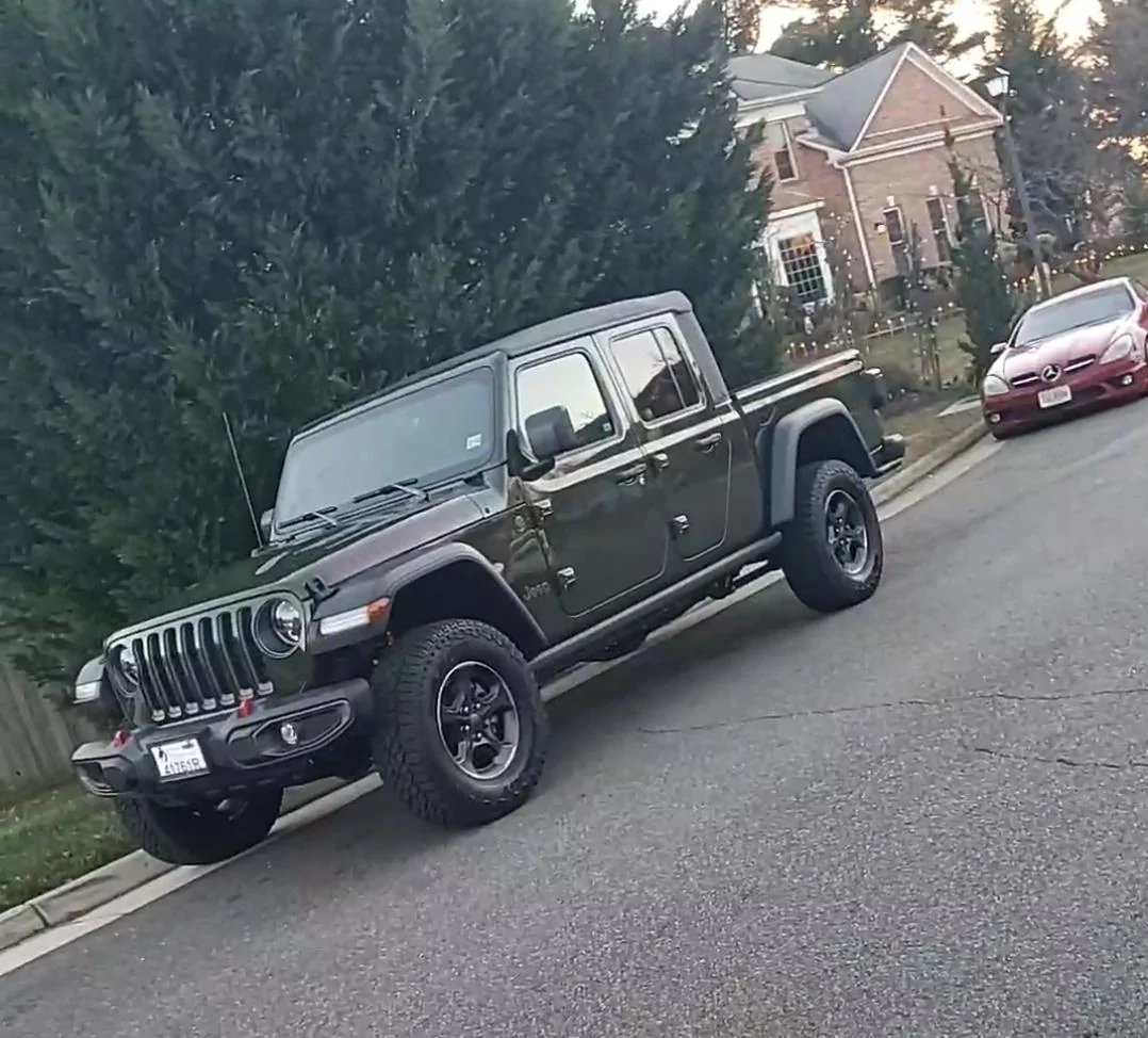 Jeep Gladiator New to Jeep Screenshot_20211223-025318_Video Player