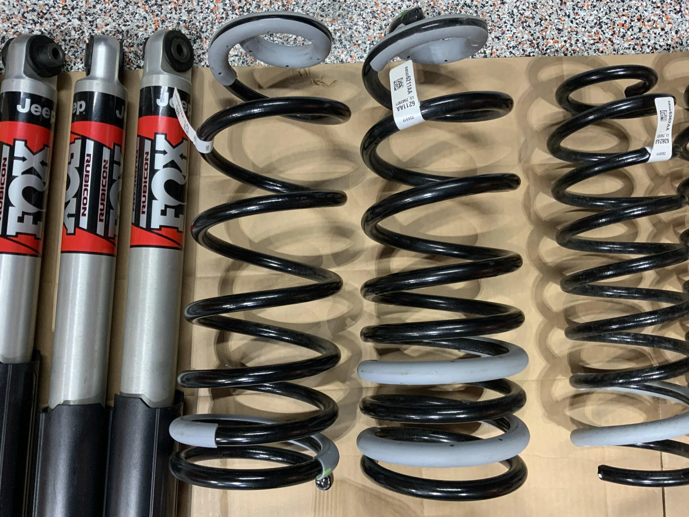Jeep Gladiator 2021 Rubicon OEM Take Off Suspension Fox Shocks, Springs, and Sway Bar Links D1795556-D568-43BF-83AB-7B27D75CB77D