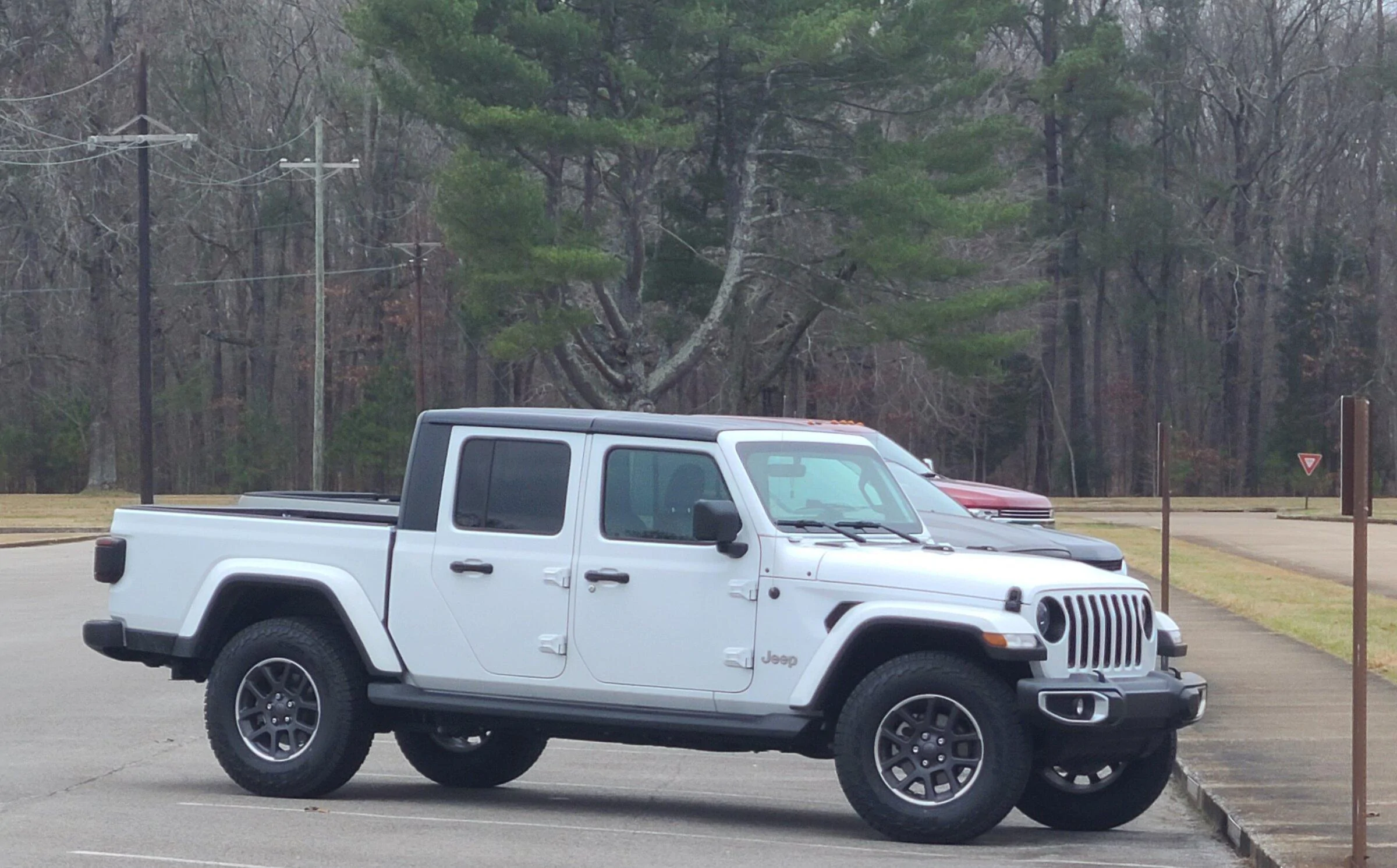 Jeep Gladiator bigger tires on unlifted Sport S 20211227_102631