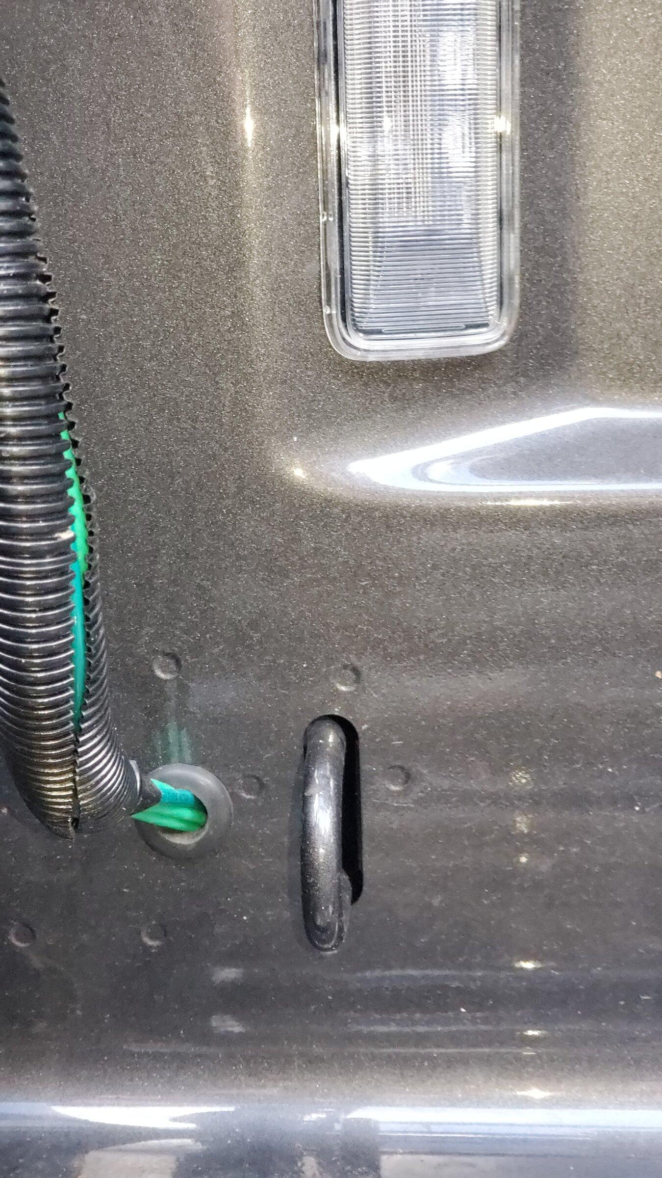Jeep Gladiator Running wiring to bed/box for lights 20211227_160254