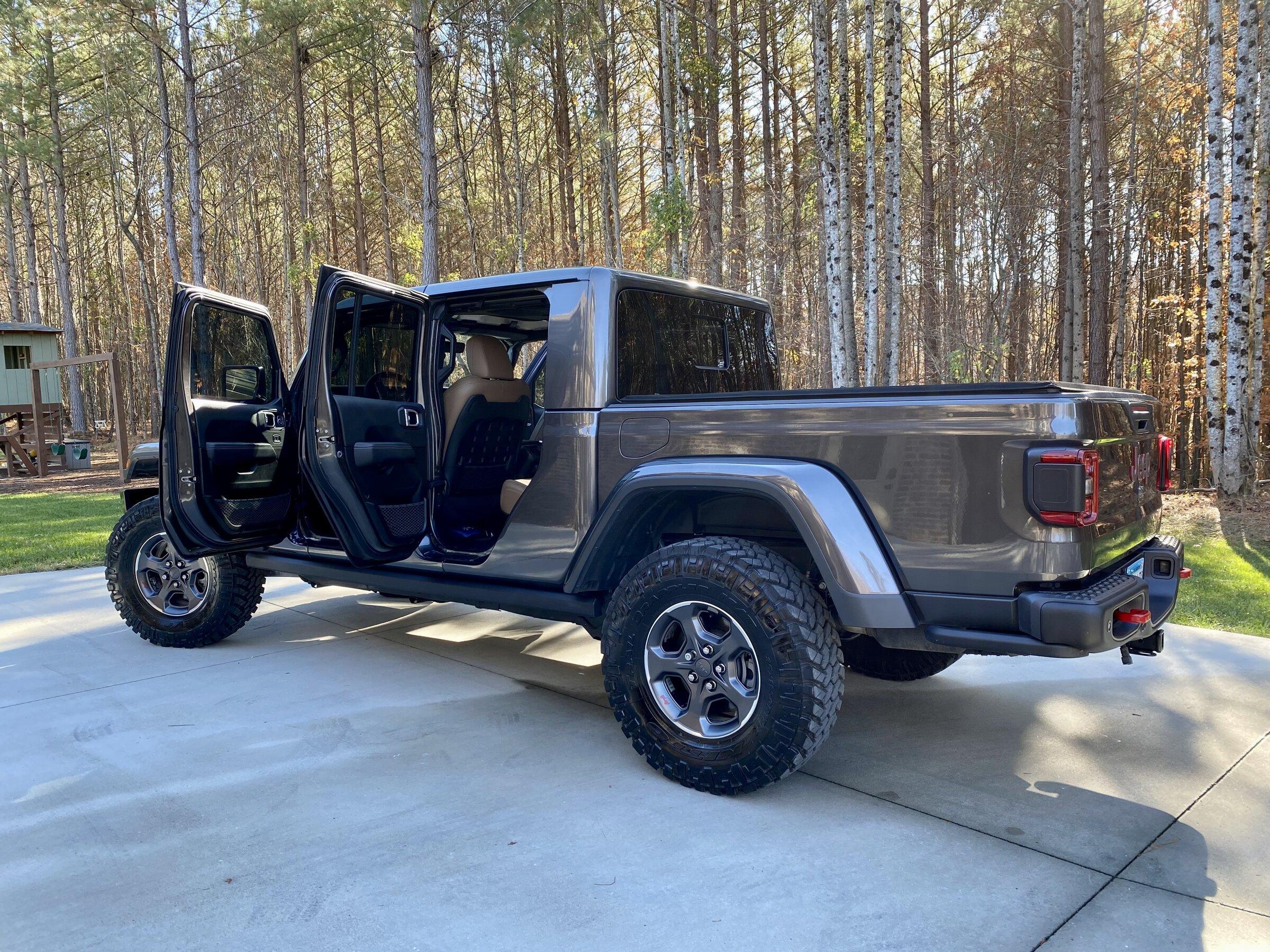 Jeep Gladiator (5) 35x11.5x17 Nitto Trail Grappler MTs and Rubicon wheels 171137AC-2F89-44CA-B7DF-180C32BDA36A