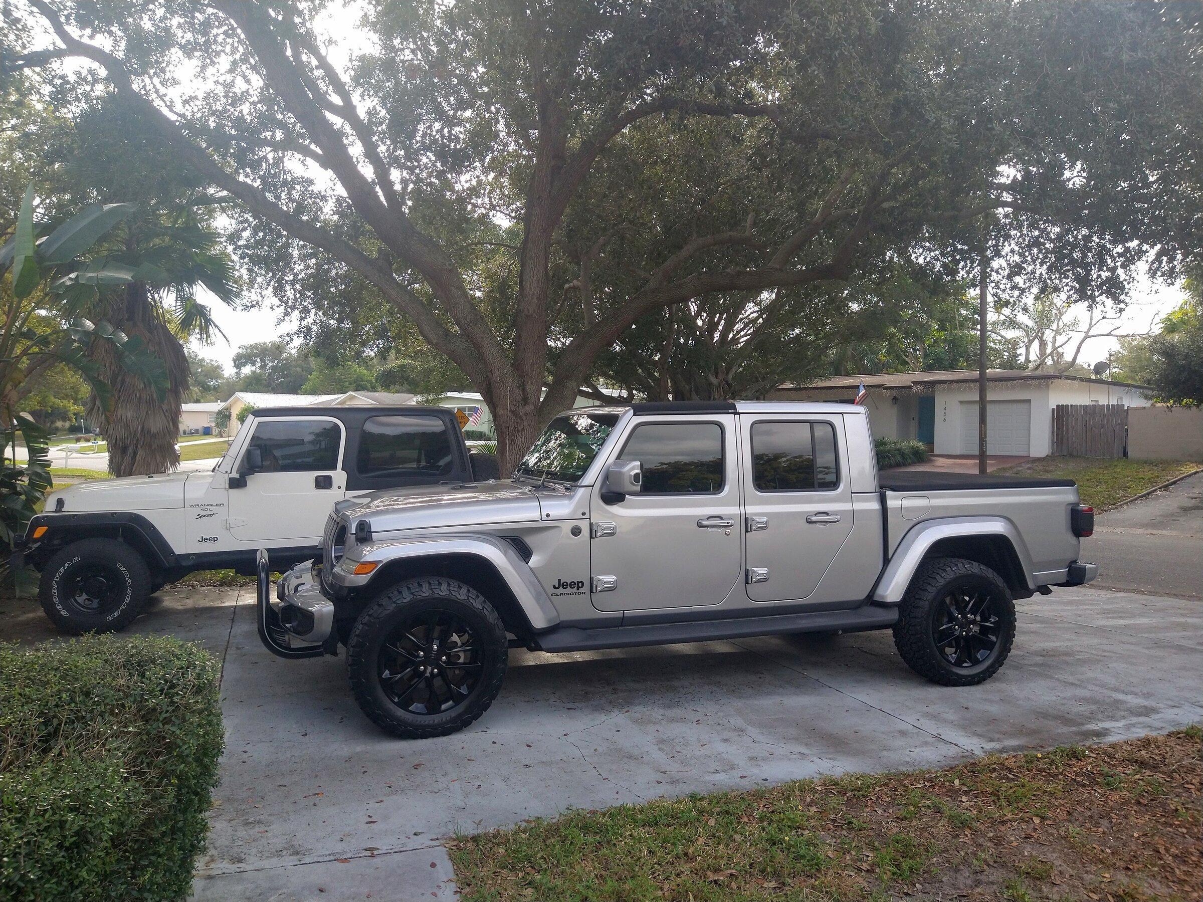 Jeep Gladiator High altitude Jeeps, factory 20” wheels, with bigger tires, any pics ? IMG_20211220_141542081