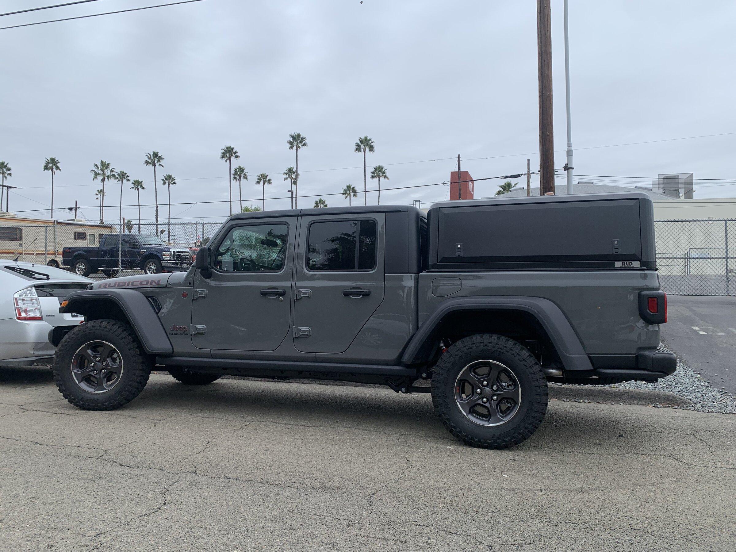 Jeep Gladiator STING GRAY Gladiator JT Club E86AF562-A6A1-4931-A18E-45BD250ECD98