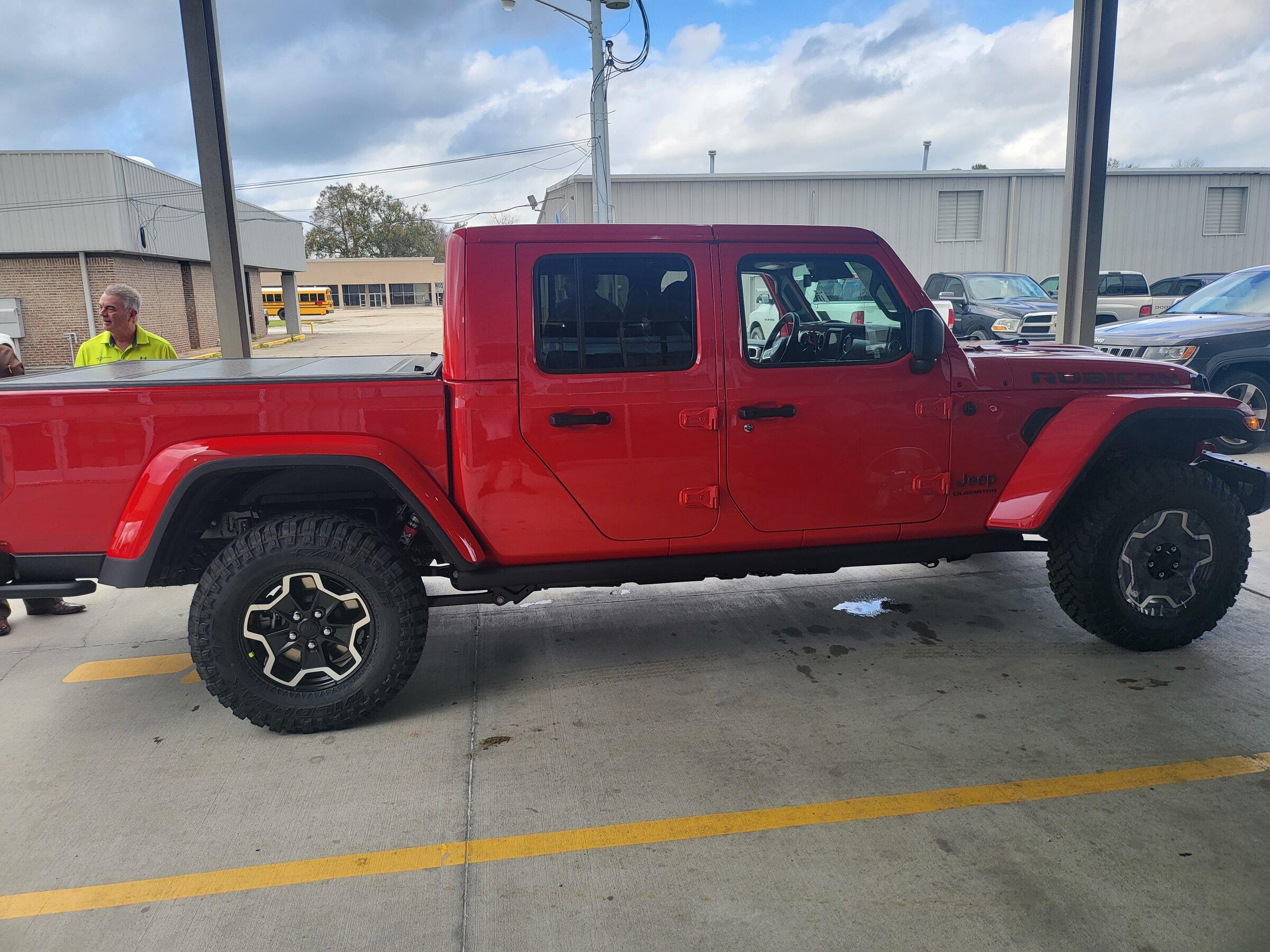 Jeep Gladiator MY22 Only - Anyone moved to D1? 20211228_131338