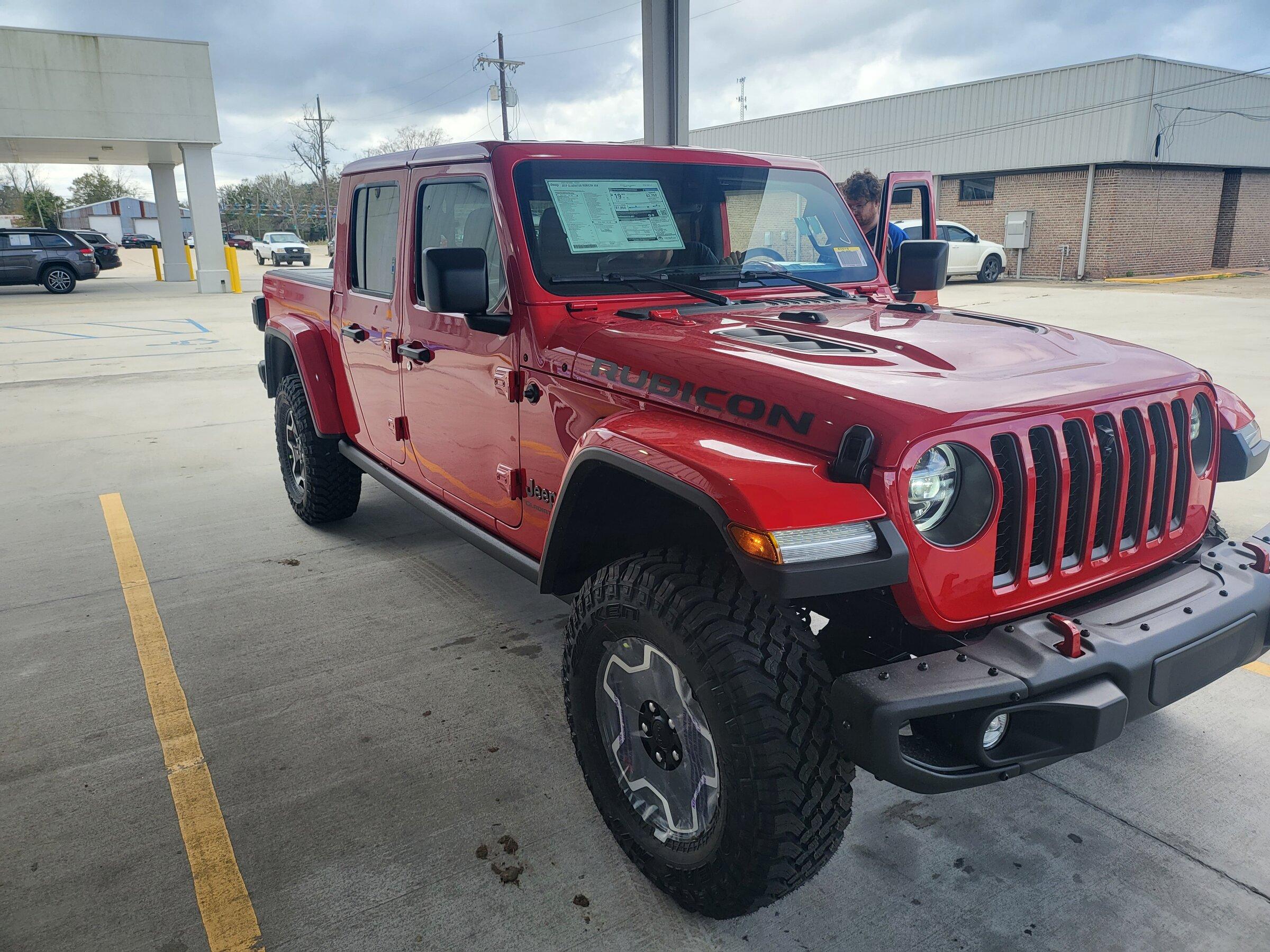 Jeep Gladiator MY22 Only - Anyone moved to D1? 20211228_131328