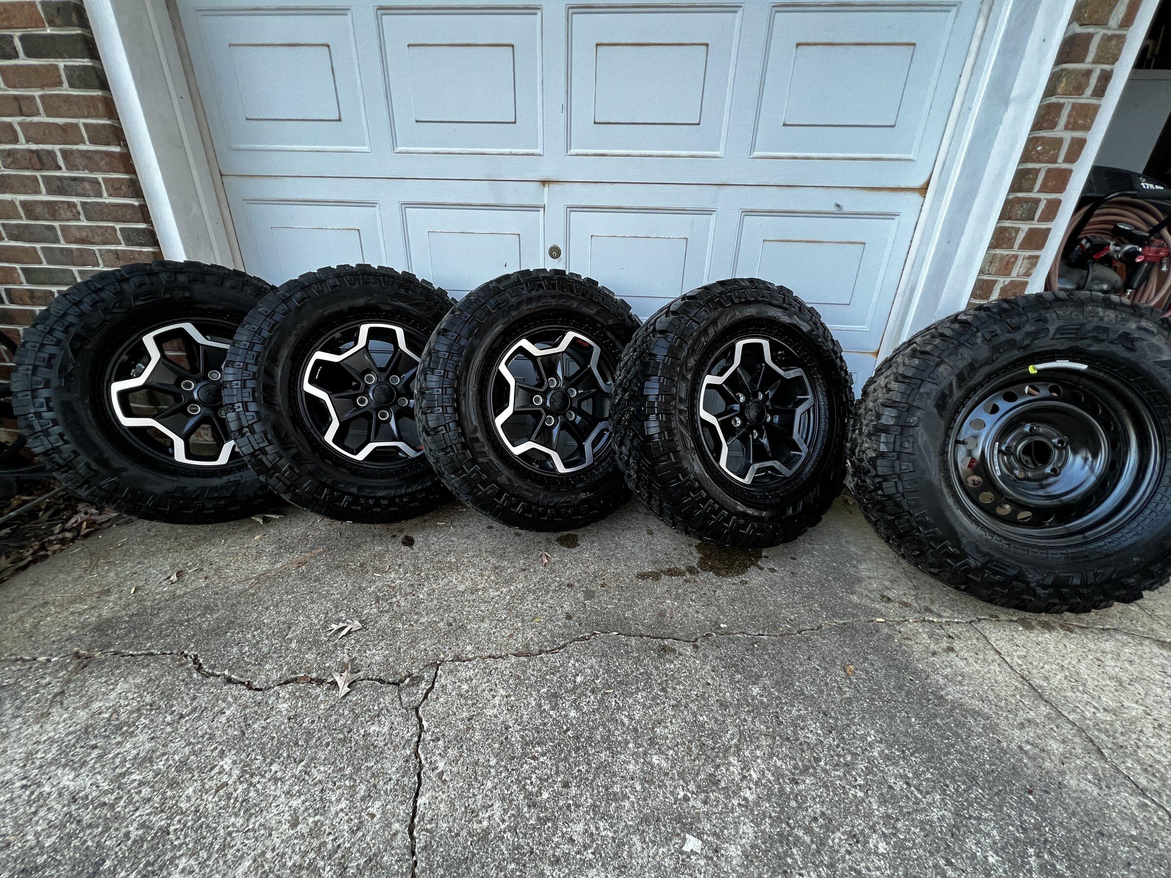 Jeep Gladiator 5 Take-Off Rubicon Wheels/Tires 47F20CB9-3C45-4A0F-B621-46E0F2480AA5