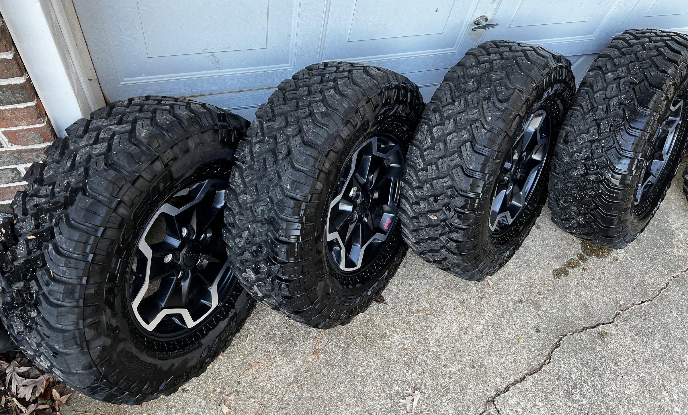 Jeep Gladiator 5 Take-Off Rubicon Wheels/Tires 5060DFCB-C2A2-4591-A278-F1414964AB93