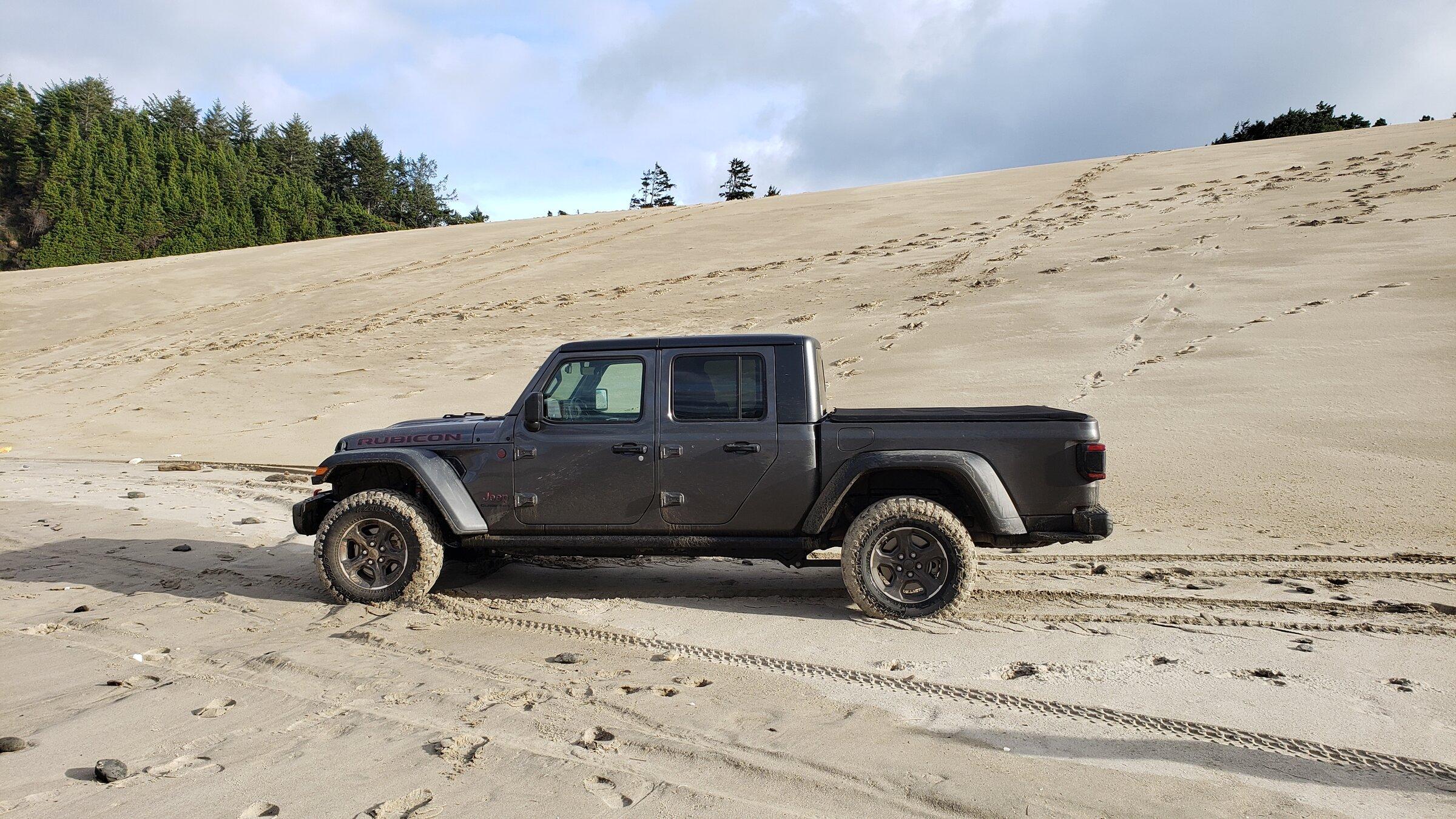 Jeep Gladiator Let's see those winter wheeling shots! ? 20211229_132638