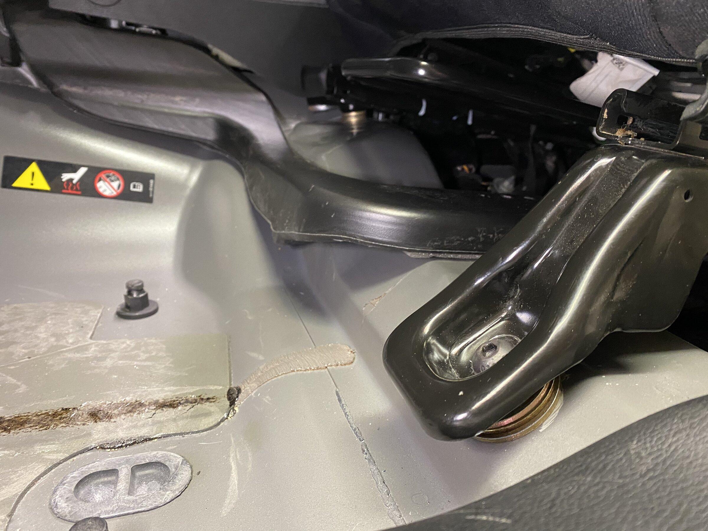 Jeep Gladiator Changing the angle of the front seat cushions? B195DDED-DF87-4691-870F-97F367DCD3D6