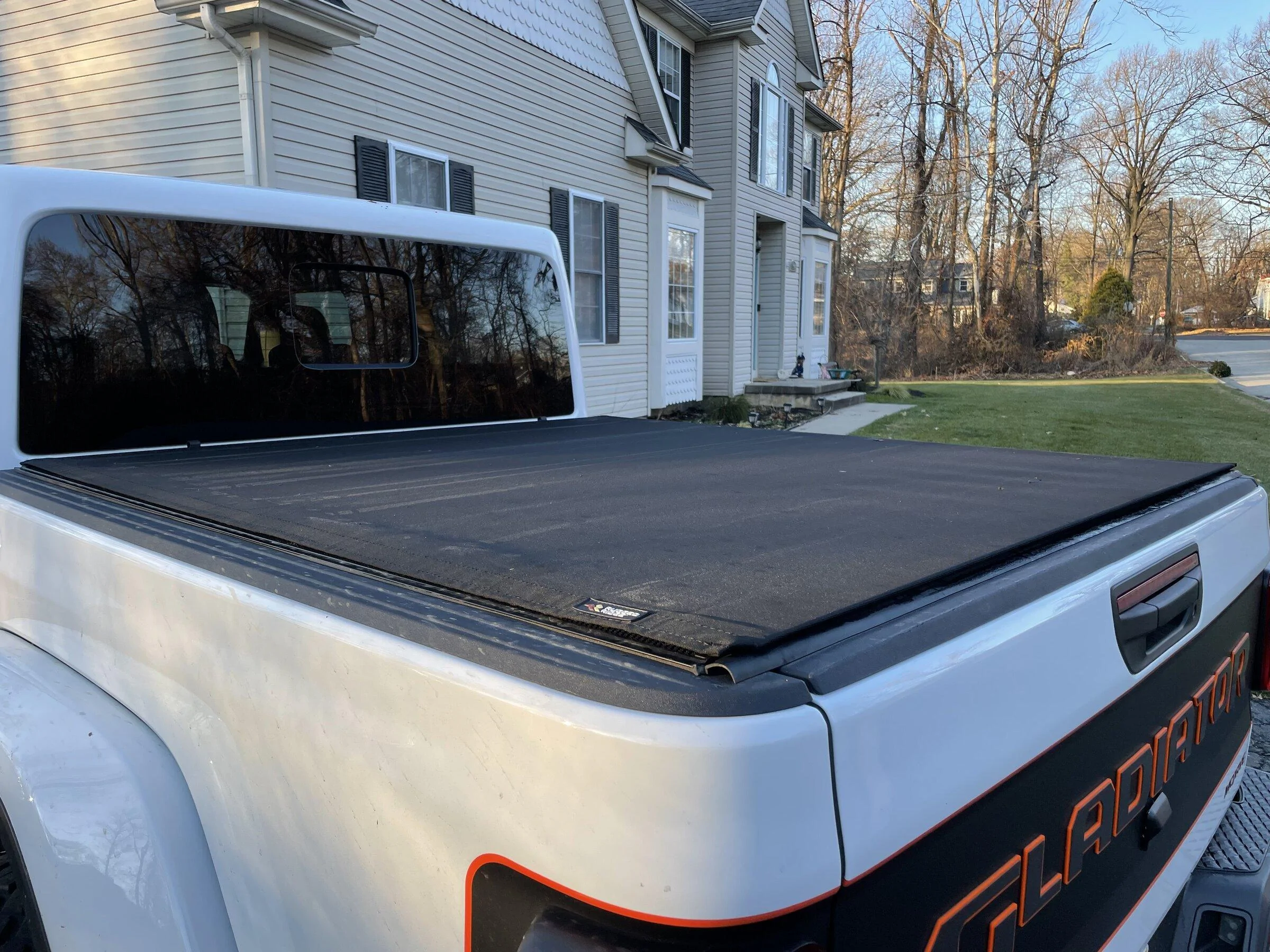 Jeep Gladiator Rugged Ridge Armis Tonneau Cover 7F9EE9E4-CC45-4476-81A3-B084AB3A064D