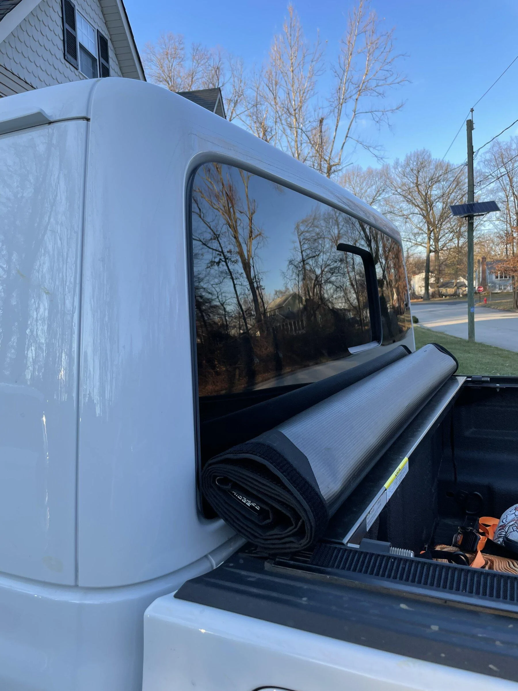 Jeep Gladiator Rugged Ridge Armis Tonneau Cover 85ACC652-B4AE-445A-8615-3AB95E50BC88