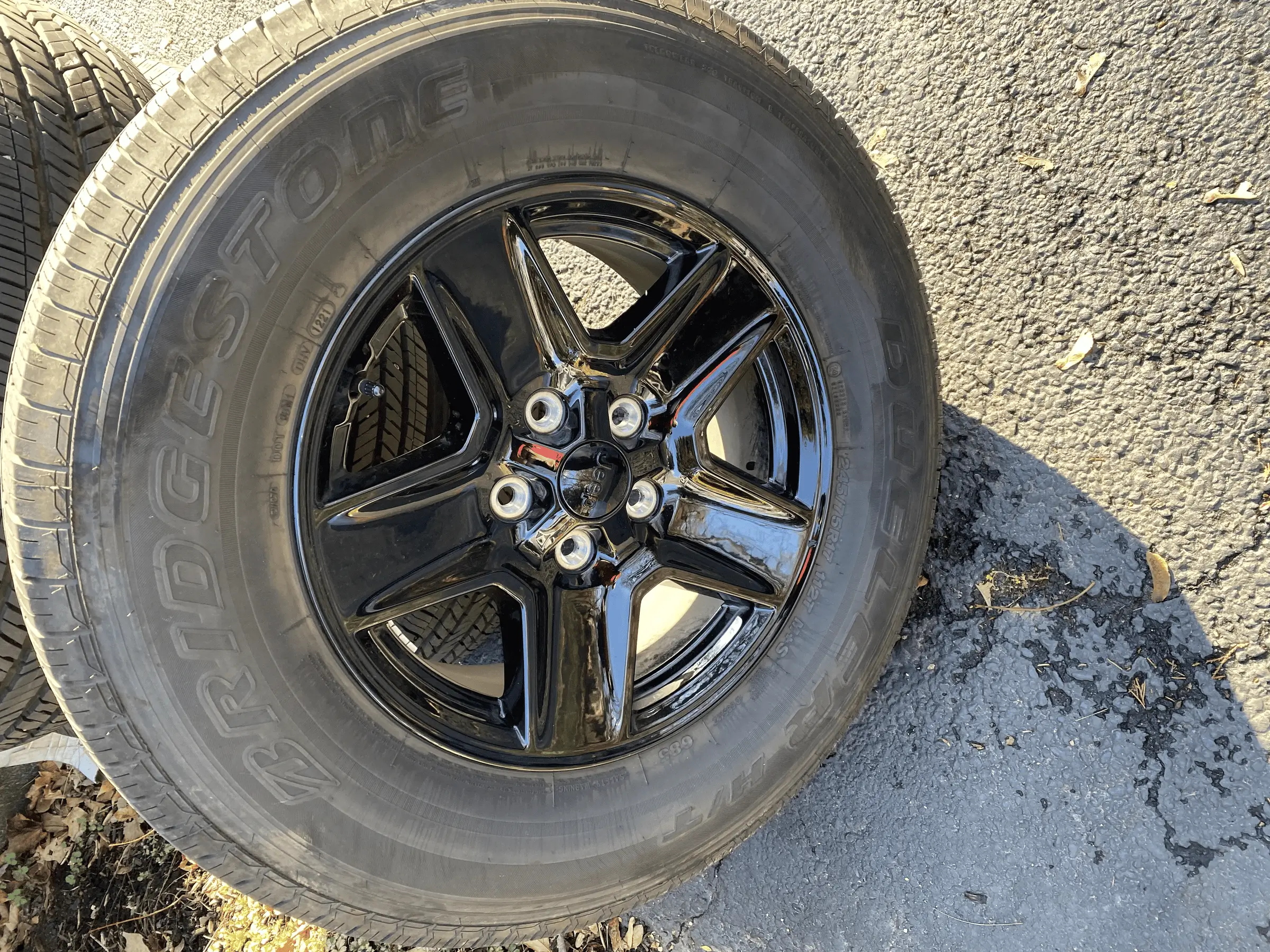 Jeep Gladiator Takeoff Sport tires and wheels, gloss black tempImagewdejE2