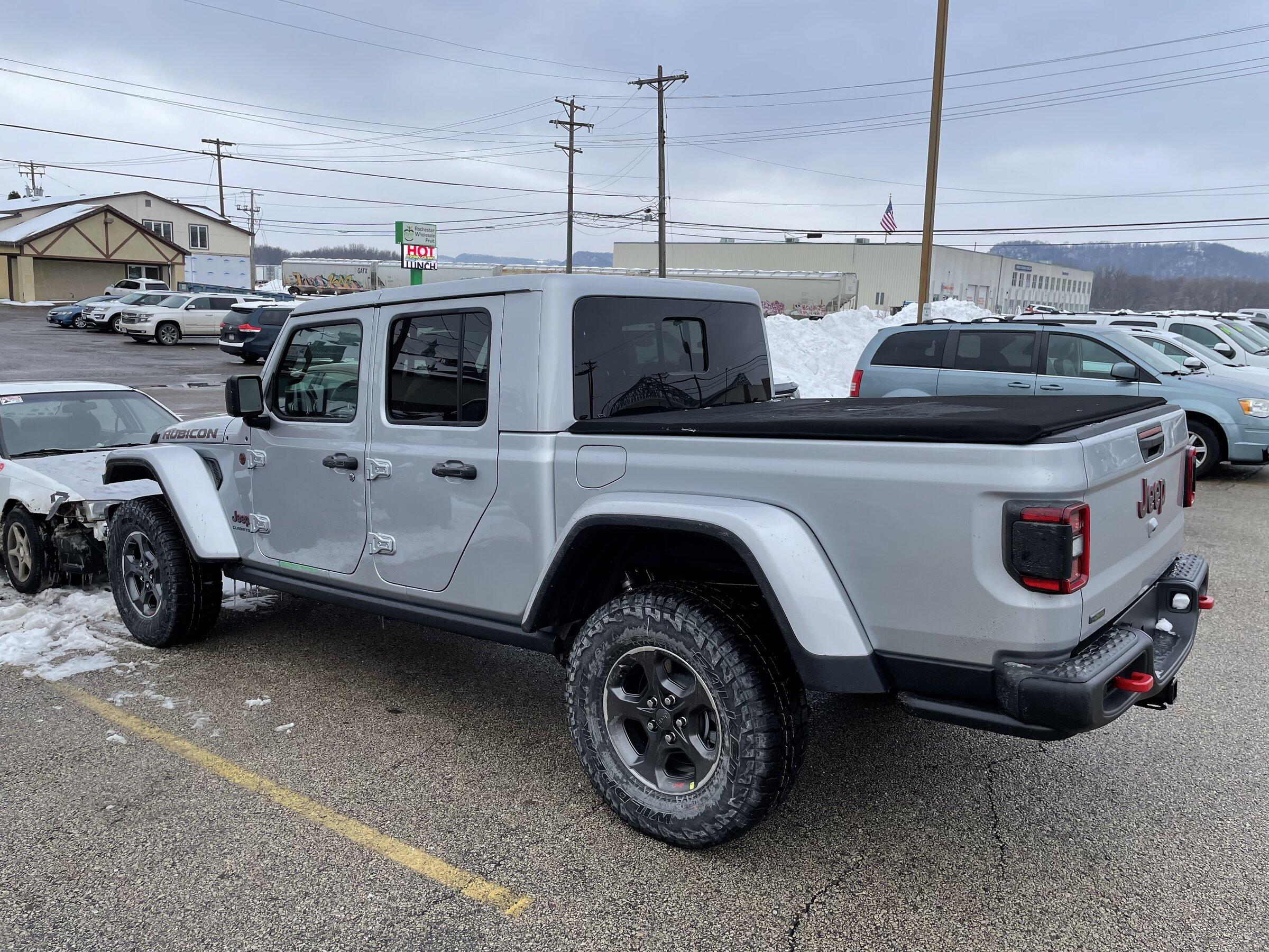 Jeep Gladiator SILVER ZYNITH Gladiator JT Club Silver Zynith JTRD2.JPG