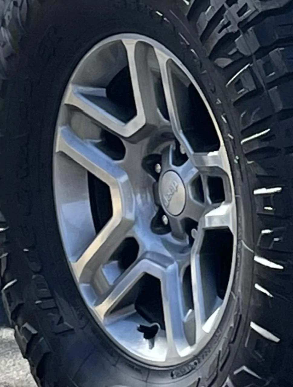 Jeep Gladiator Set of FIVE MOPAR Jeep Performance Parts Wheels, 17x8.5, Satin Carbon Finish, MINT! 541D7D14-BB02-4859-9D98-F440FCBE846D