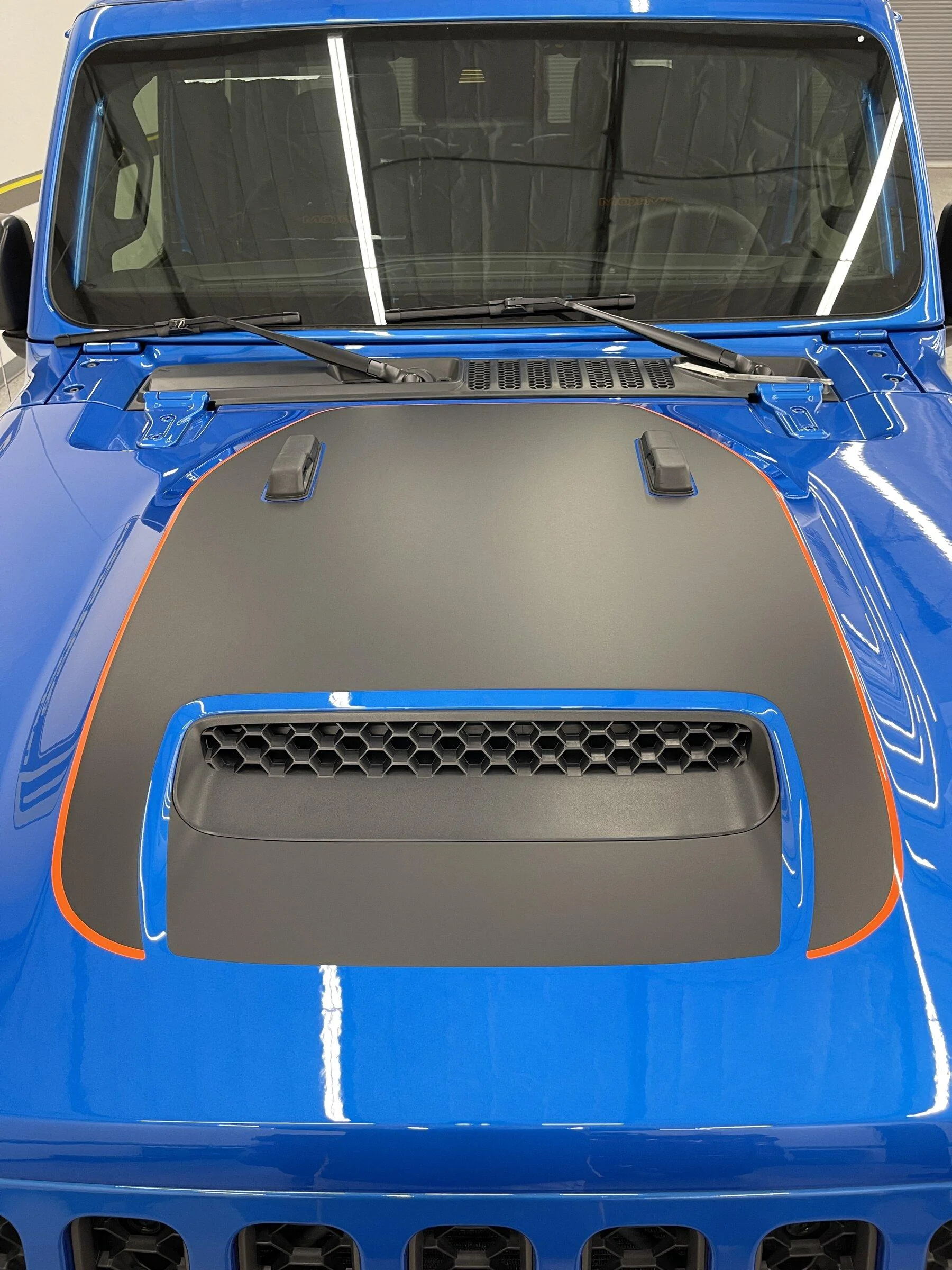 Jeep Gladiator Hood graphics - Mojave, Rubicon and Sport/Overland:  photos and info Mojave blue 01