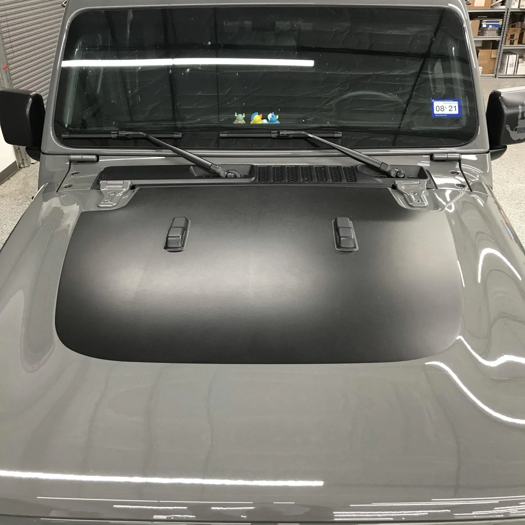 Jeep Gladiator Hood graphics - Mojave, Rubicon and Sport/Overland:  photos and info sport hood black out