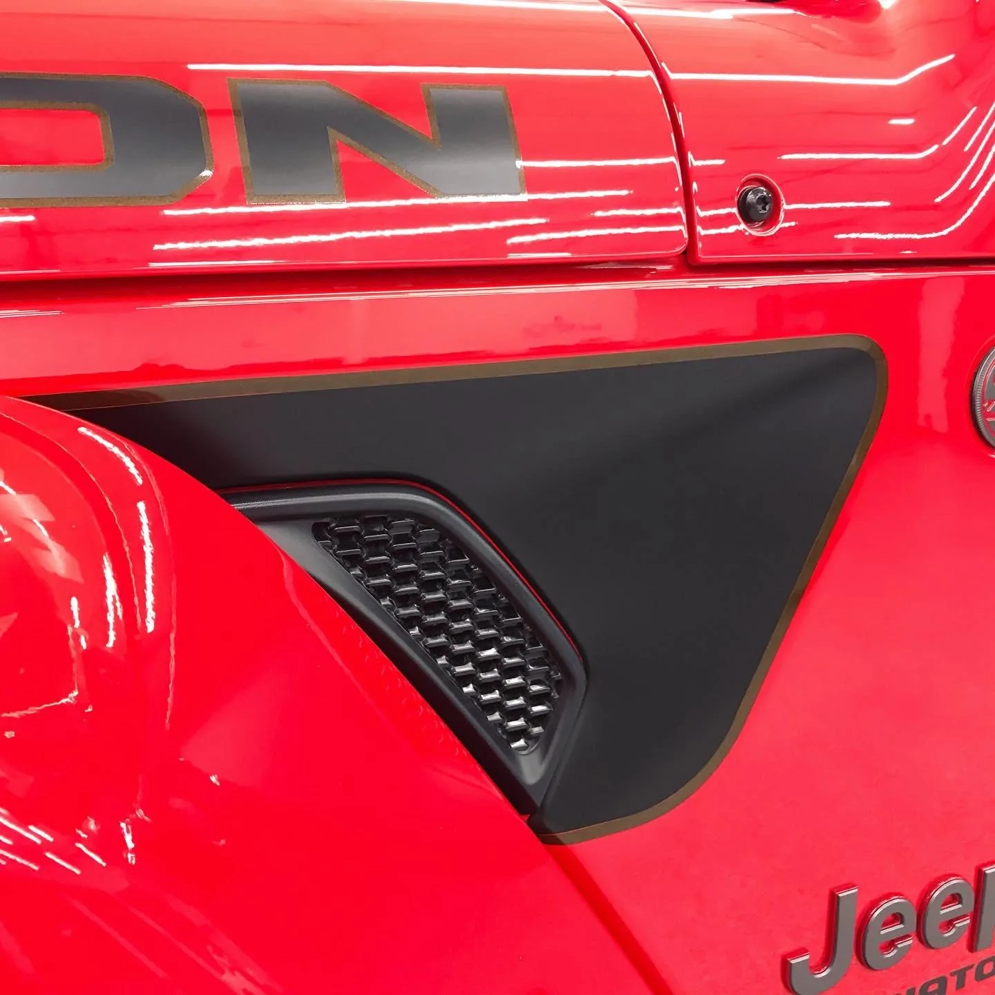 Jeep Gladiator Fender Vent graphics - Mojave, Rubicon, Sport/Overland and custom:  photos and info MGRW3765