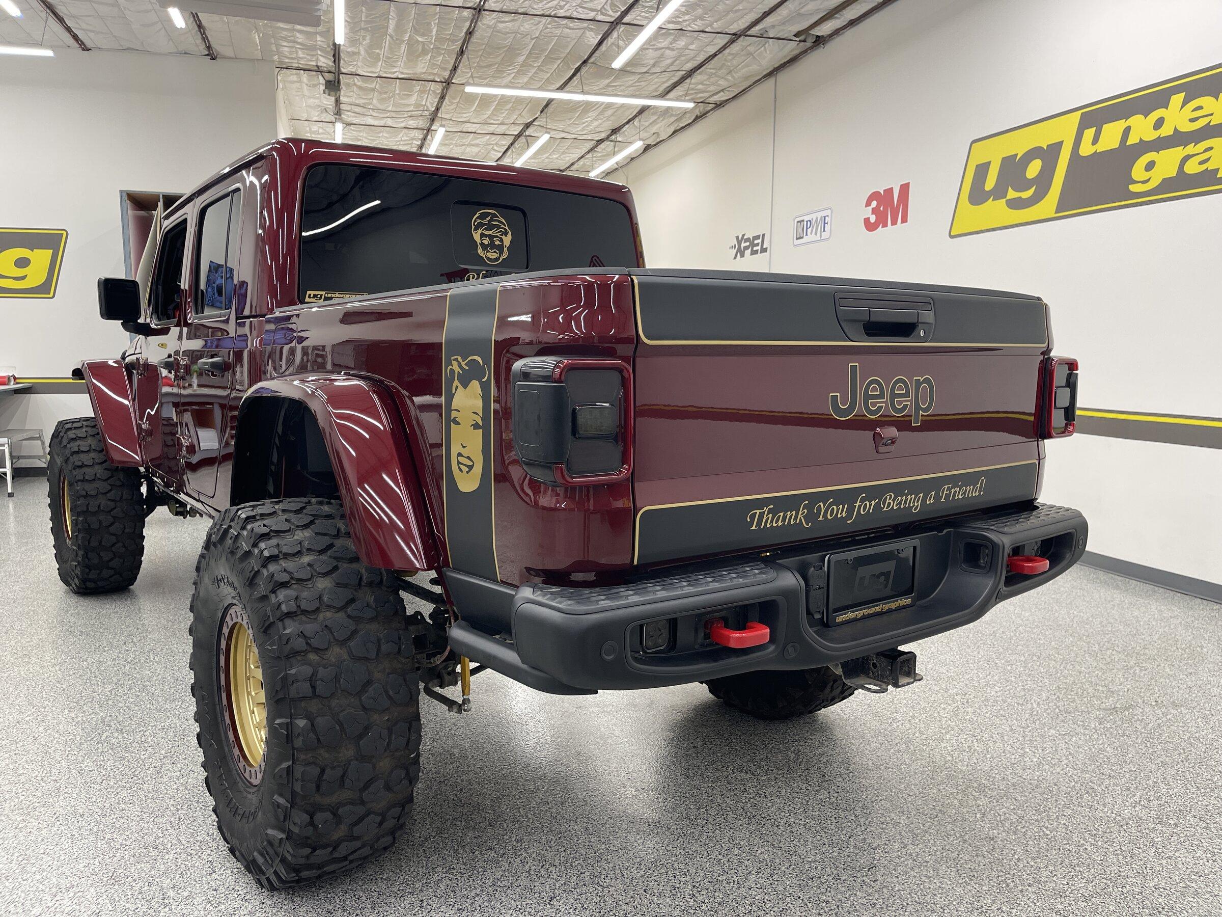 Jeep Gladiator Tailgate Two-Bar graphics kit:  photos and info Blanche 10.JPG