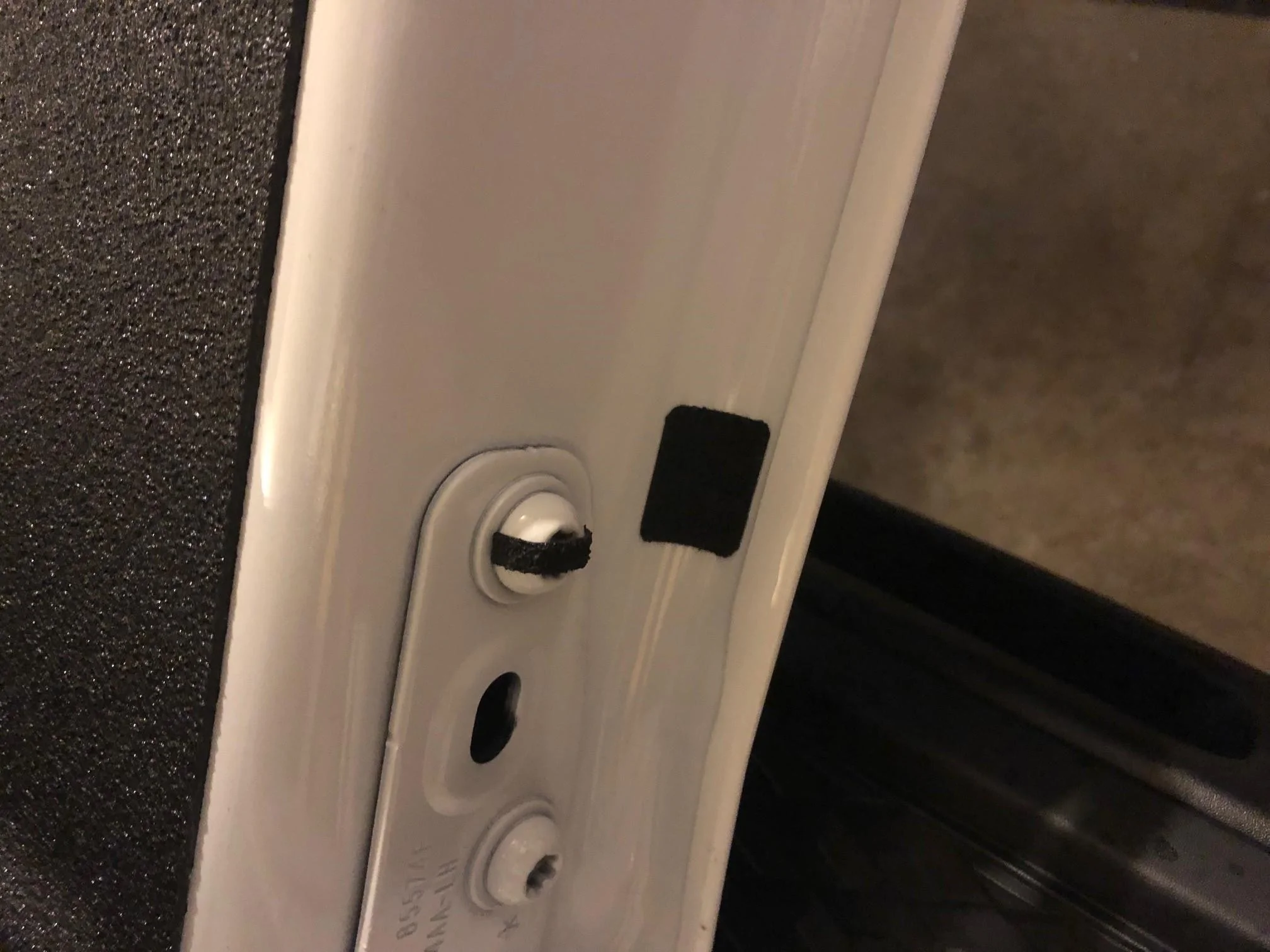 Jeep Gladiator Tailgate noise when closing, is it normal? Cable ta