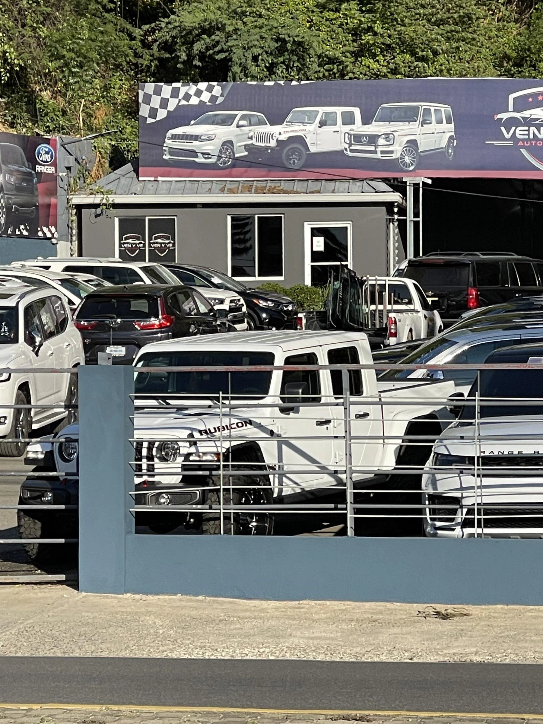 Jeep Gladiator No shortage in the islands C1C0A0F1-A3A2-4C4C-A72A-D8E065C9399F