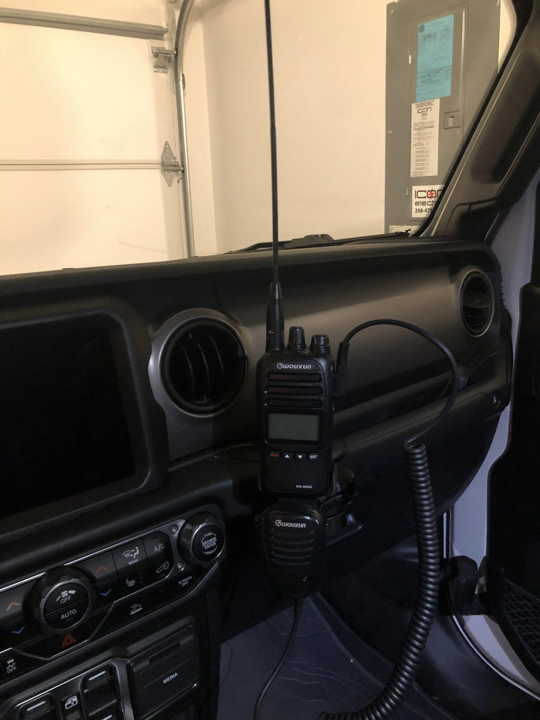 Jeep Gladiator Convince me to get a GMRS radio 1B6C720F-29D4-4A7A-B9A2-AF70276D1E6D